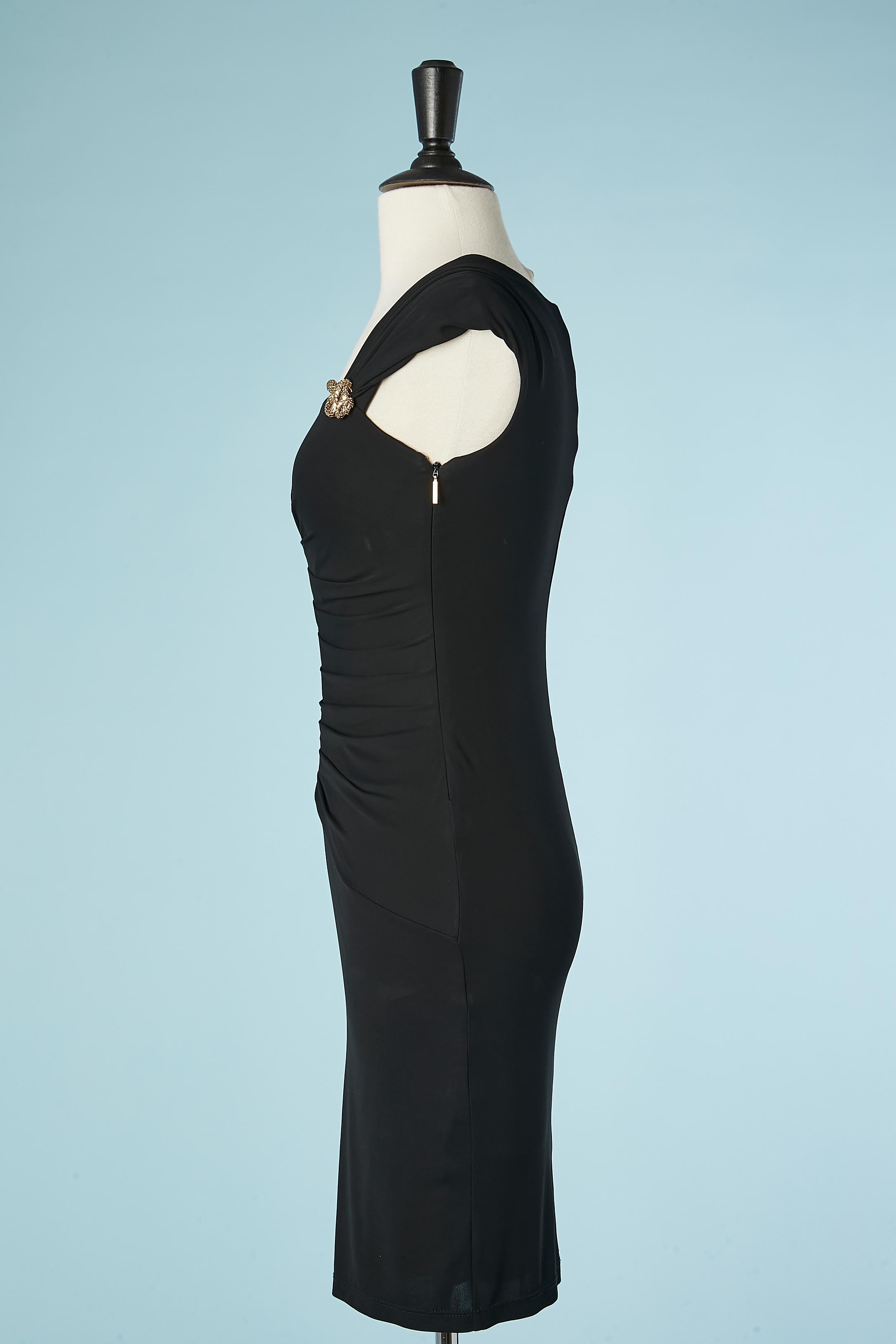Robe de cocktail sans manches en jersey noir avec broche en serpent Roberto Cavalli  en vente 1
