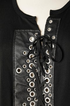 Top in jersey nero con allacciatura sul davanti e maniche ricamate Jean Paul Gaultier Jeans