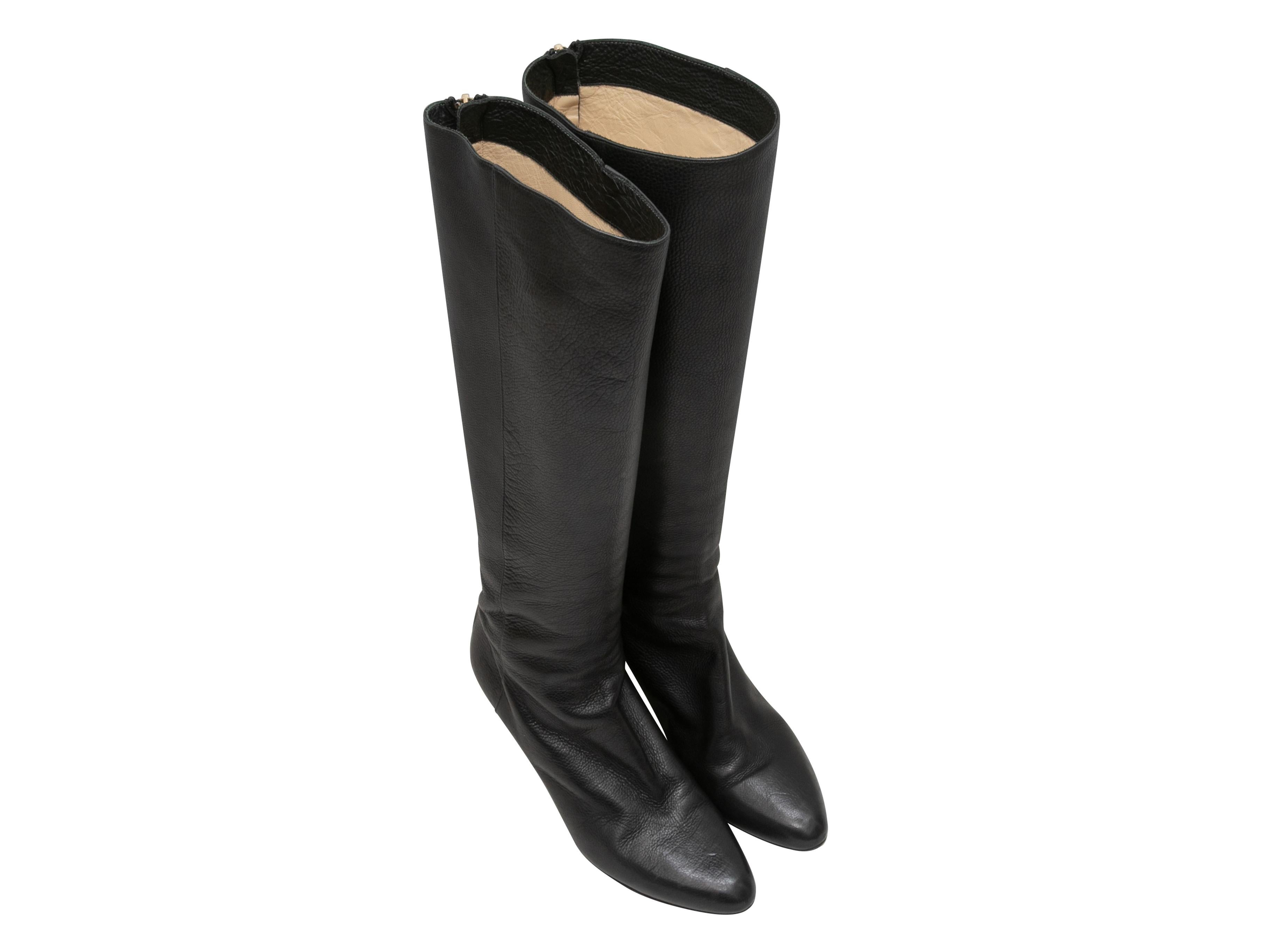 Bottes à talons en cuir noir à bout pointu de Jimmy Choo. Fermeture à glissière au niveau du talon. Hauteur de la tige : 15,75