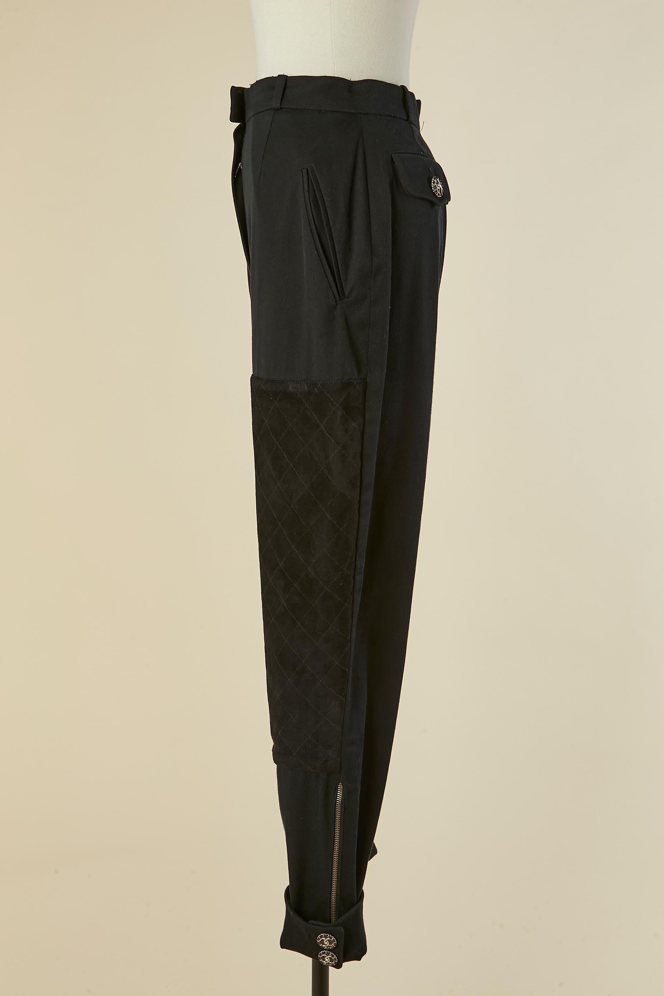 Pantalon jodhpur noir avec appliques en daim CHANEL en vente 2