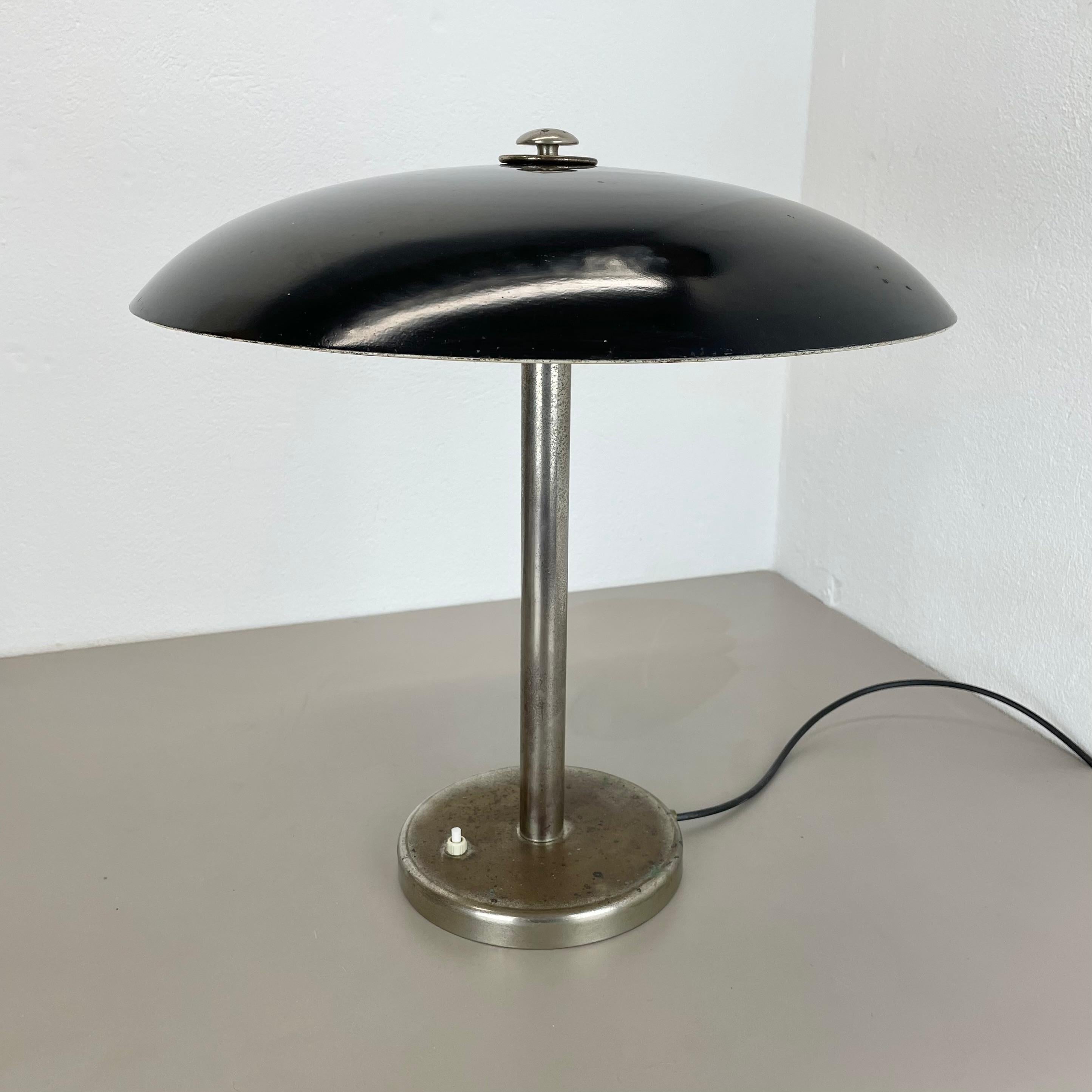 Kaiser Idell 6604 Negra Lámpara de escritorio Bauhaus de Christian Dell, Alemania, años 30 siglo XX en venta
