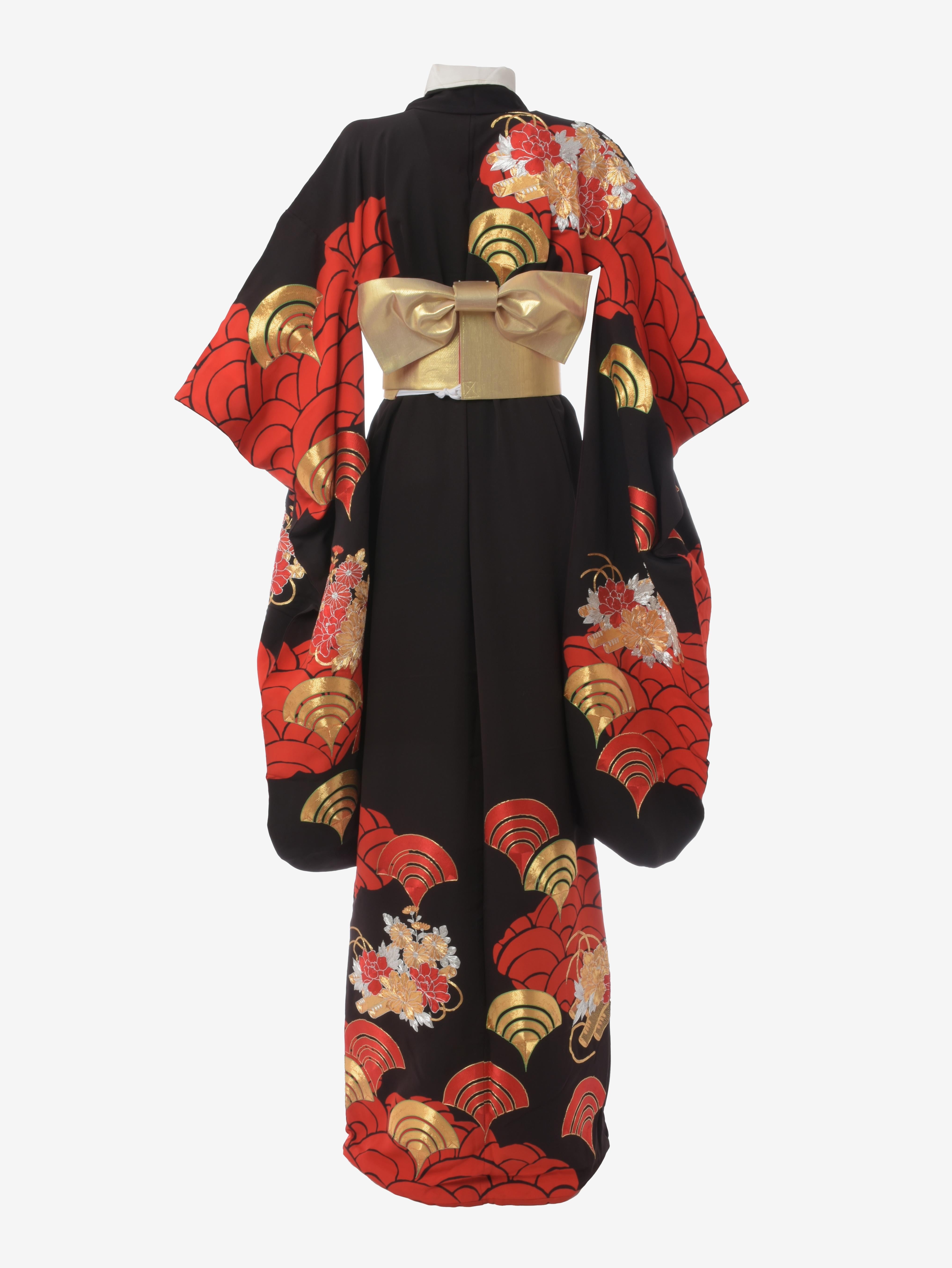 Black Kimono Uchikake In Excellent Condition For Sale In Milano, IT