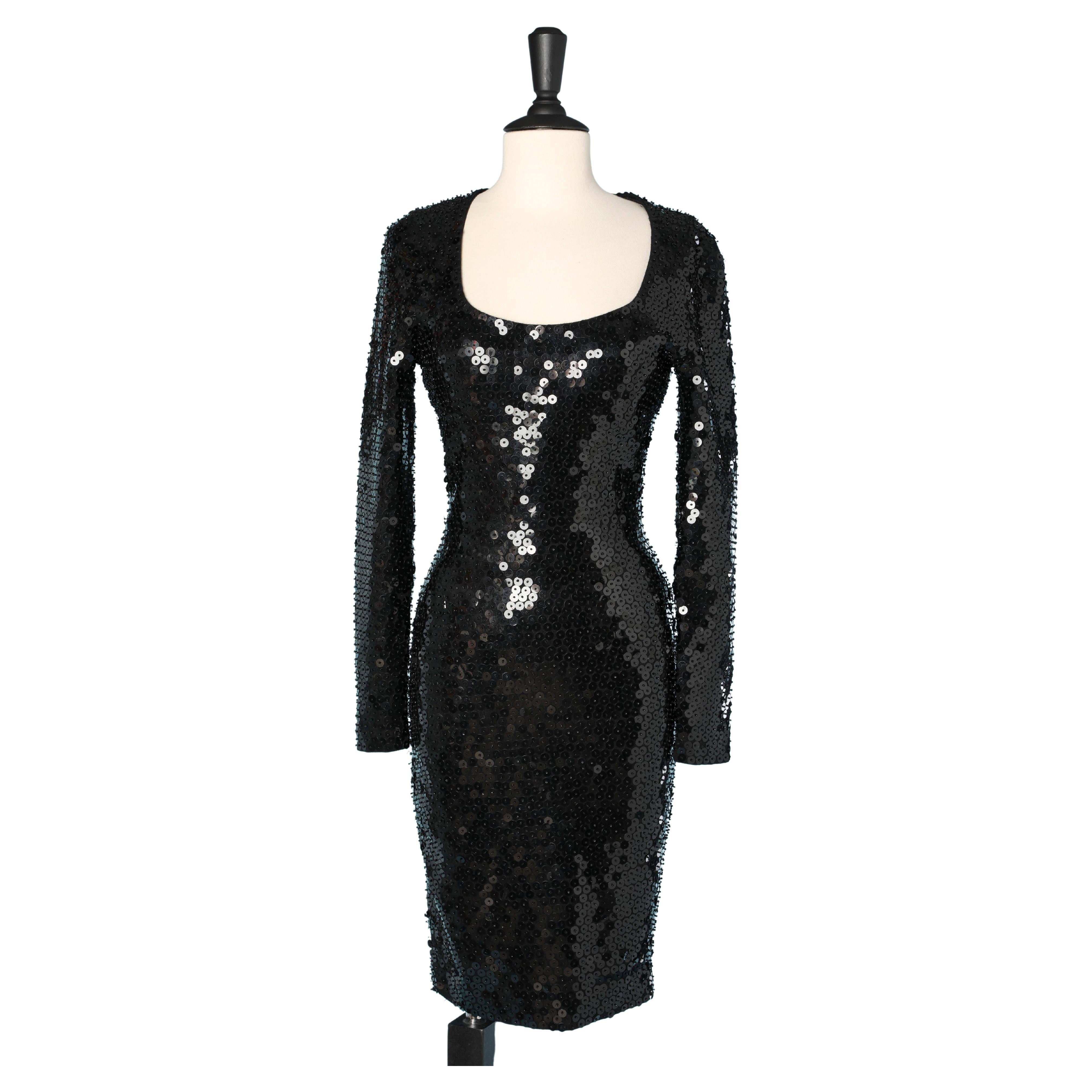 Robe de cocktail en maille noire recouverte de paillettes rondes Circa 1960
s