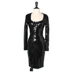 Robe de cocktail en maille noire recouverte de paillettes rondes Circa 1960
s