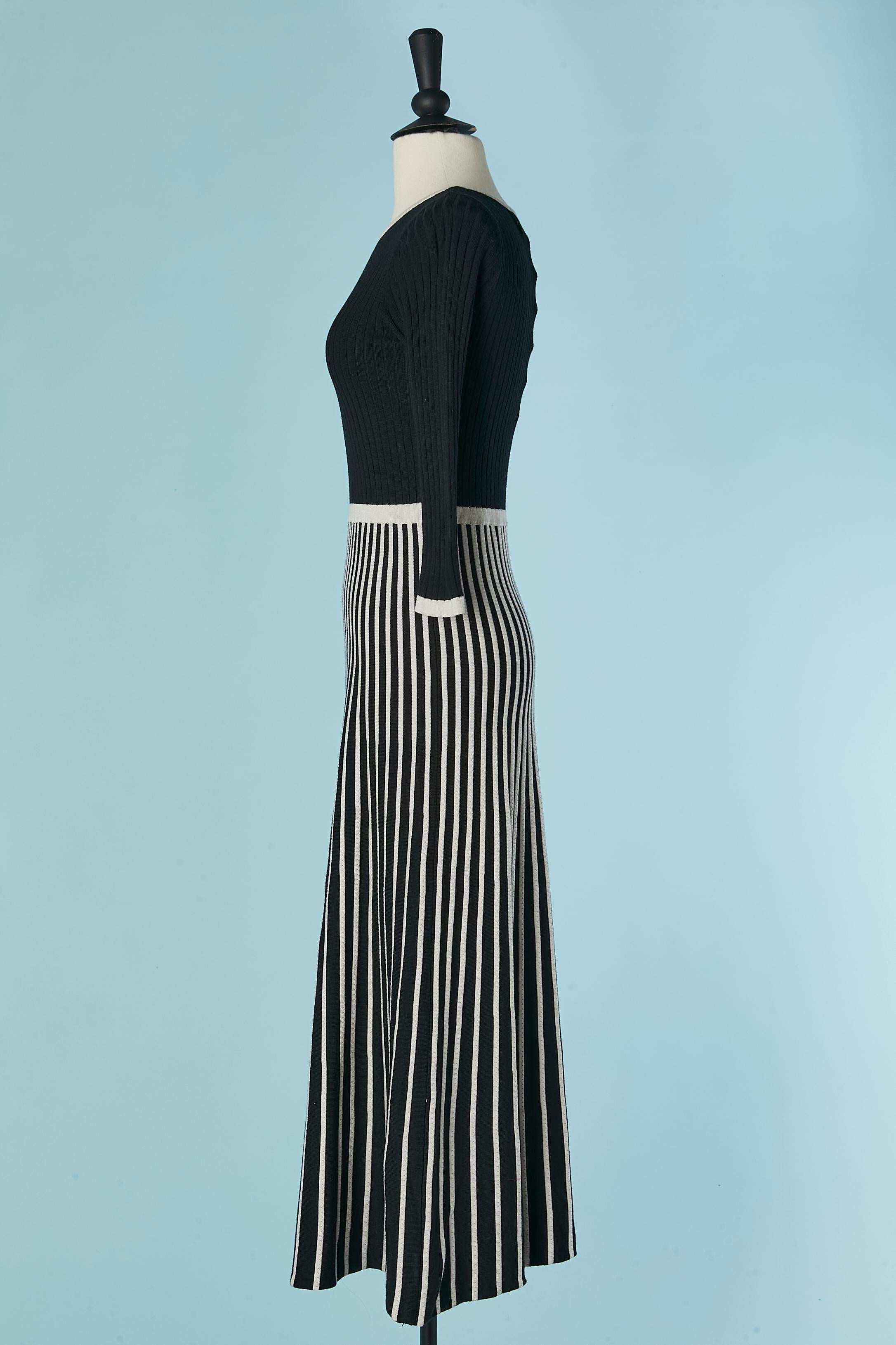 Robe MCQ noire à rayures noires et blanches par ALEXANDER MCQUEEN Excellent état - En vente à Saint-Ouen-Sur-Seine, FR