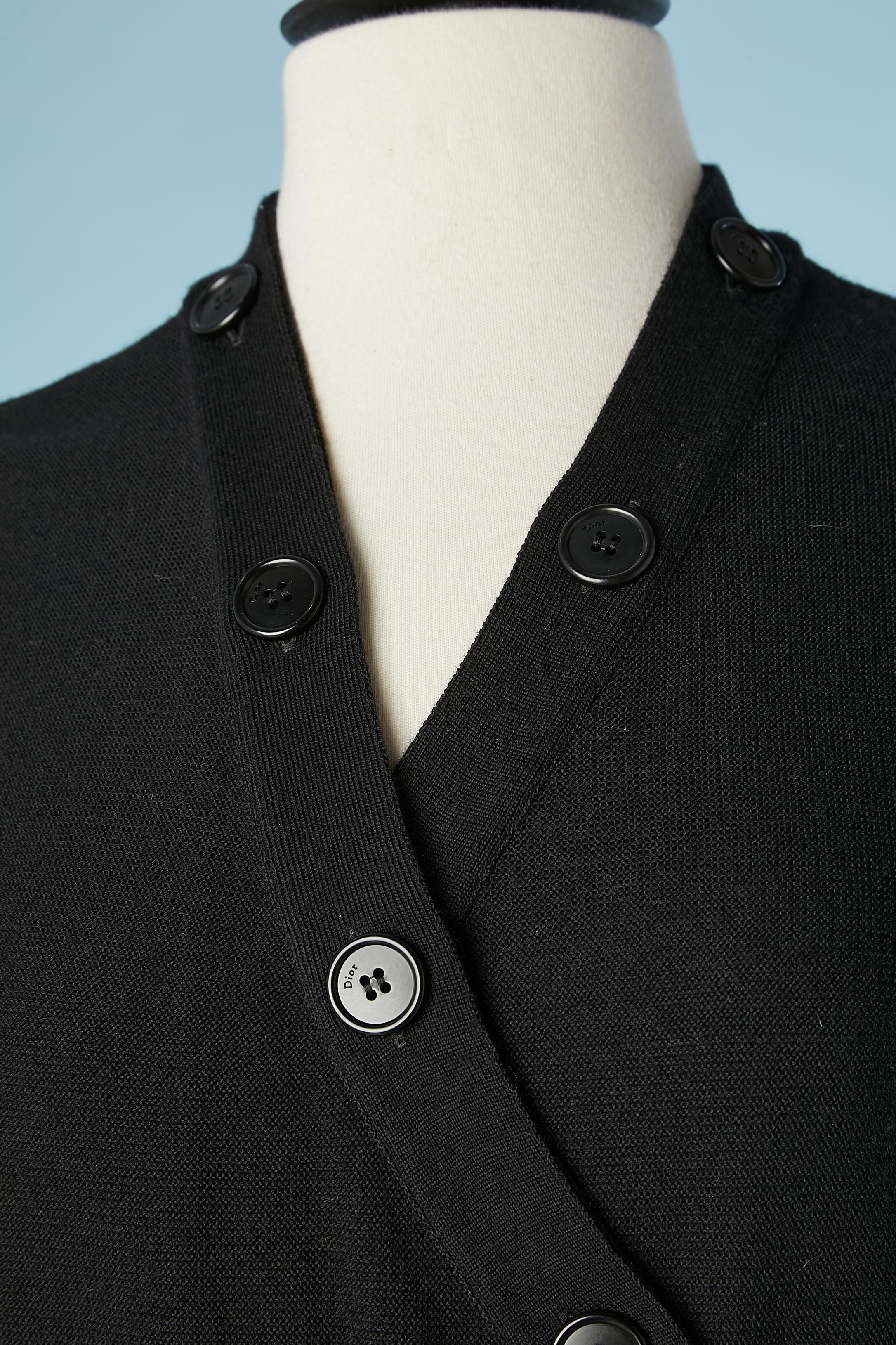 Black knit dress with decorative branded button on the edge . Belt-loop
SIZE 40 (Fr) 8 (Us)
