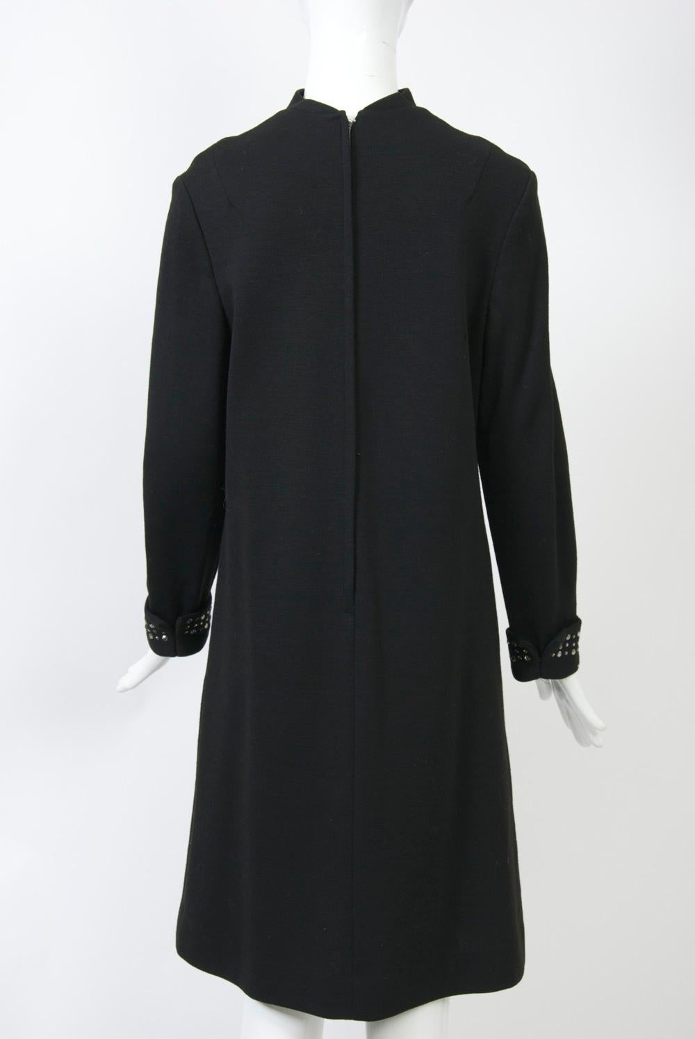 Robe en tricot noir avec bordures en strass en vente 2