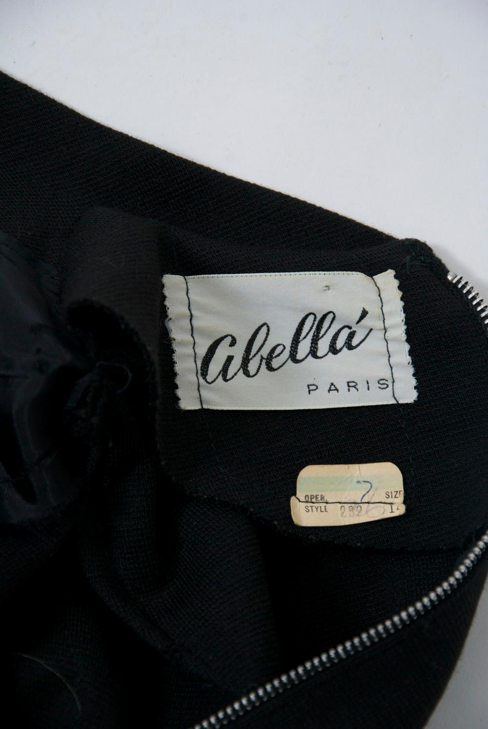Robe en tricot noir avec bordures en strass en vente 4
