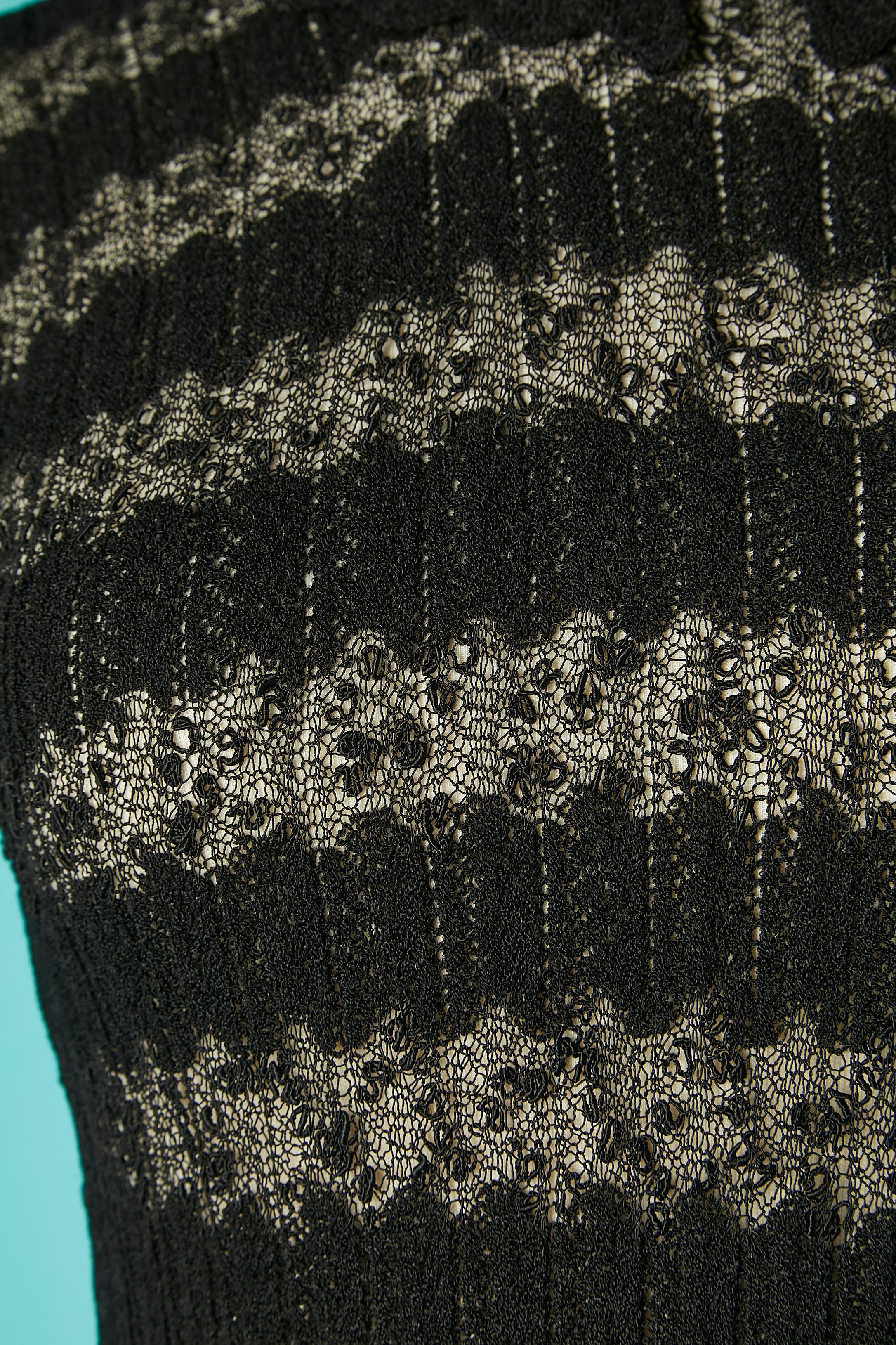 Schwarzes, durchsichtiges Cocktailkleid aus plissierter Spitze mit Kragen CIRCA 1930 im Zustand „Hervorragend“ im Angebot in Saint-Ouen-Sur-Seine, FR
