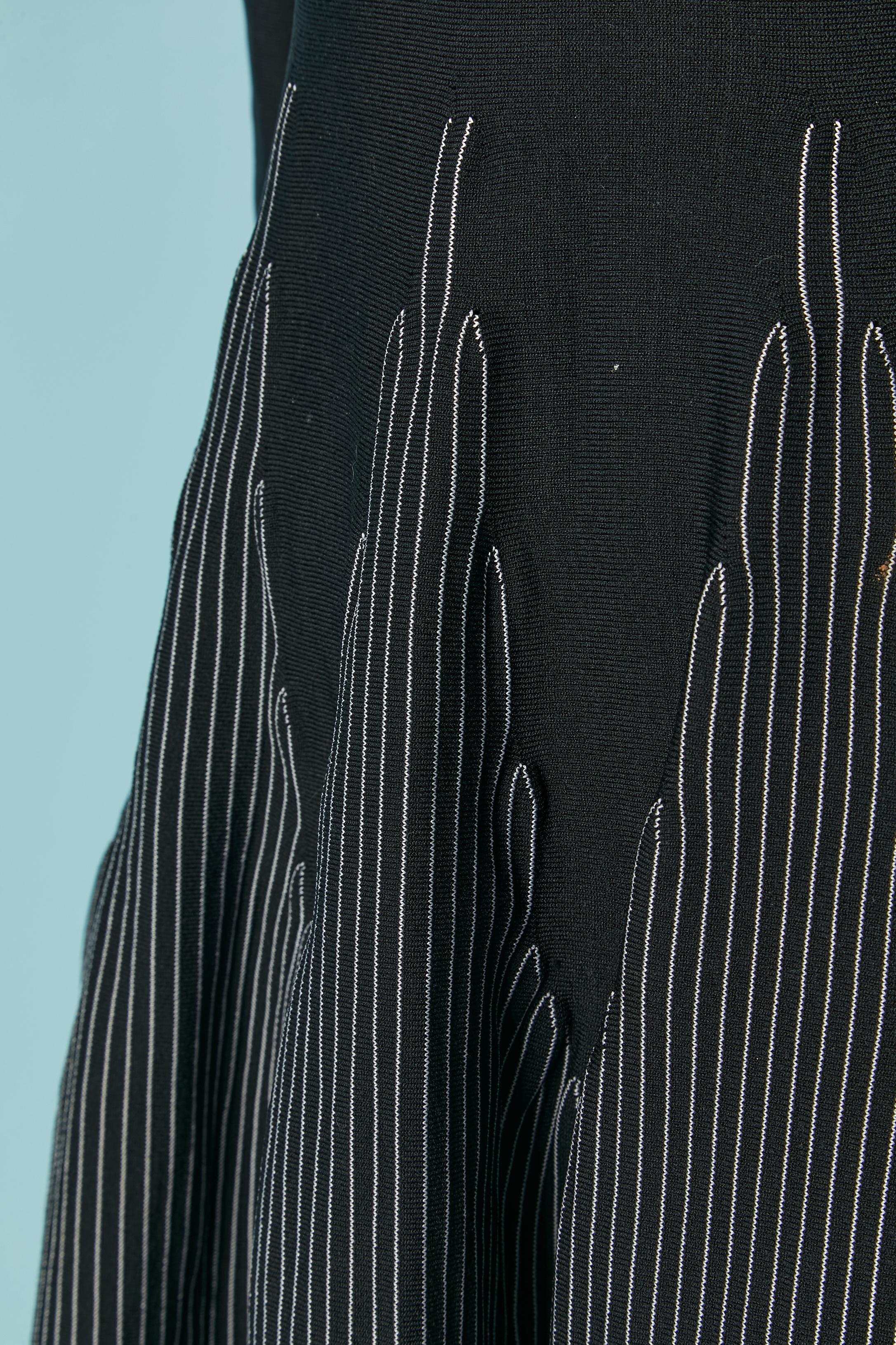 Schwarz  gestrickt mit weißen Streifen Jacquard ALAIA im Zustand „Hervorragend“ im Angebot in Saint-Ouen-Sur-Seine, FR