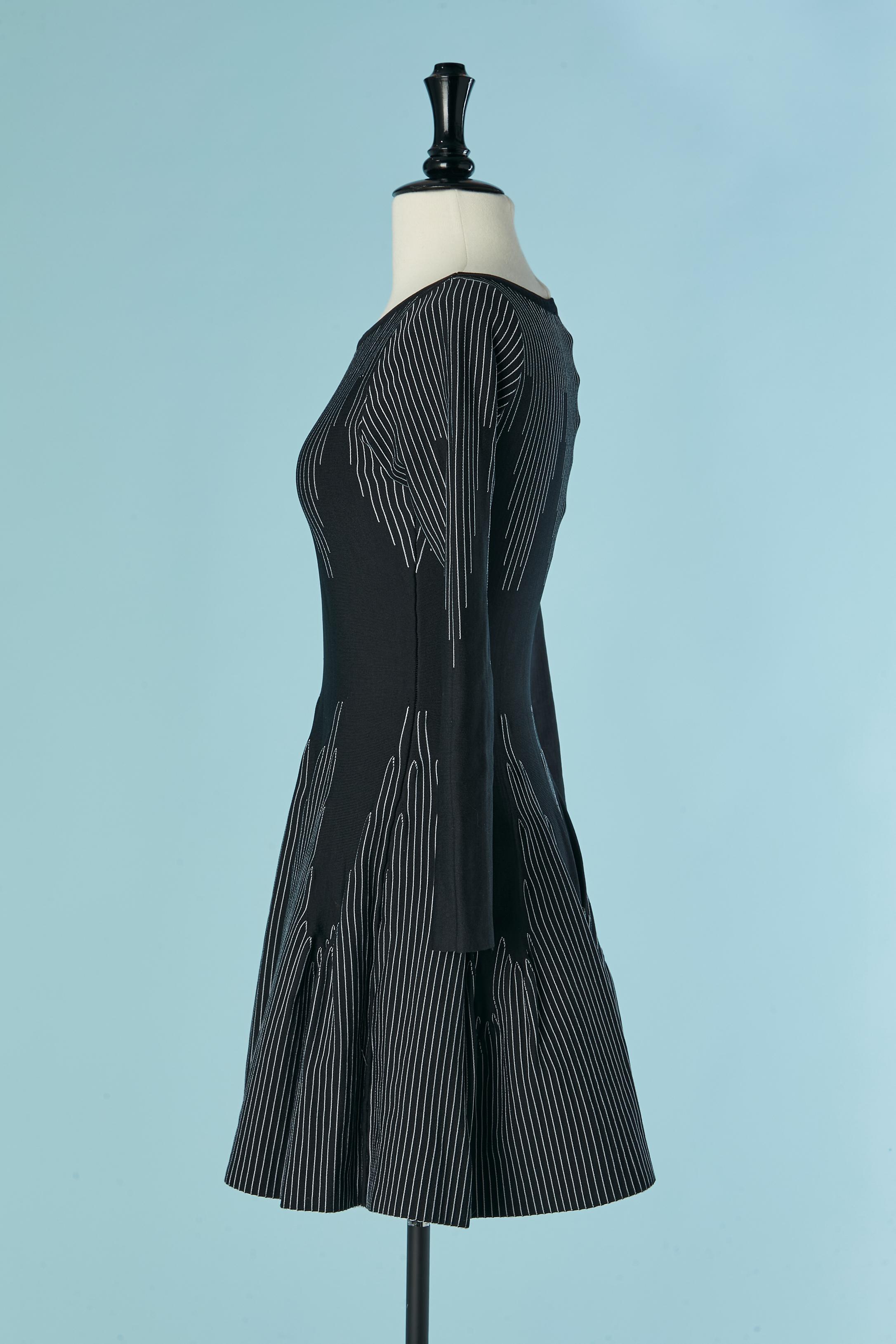 Schwarz  gestrickt mit weißen Streifen Jacquard ALAIA Damen im Angebot