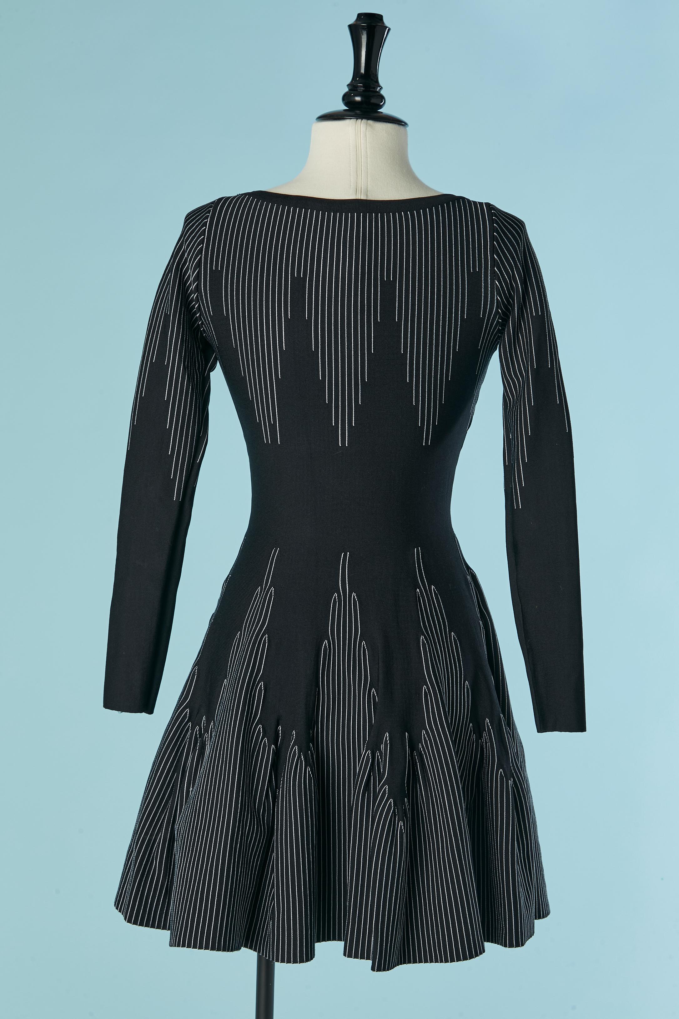 Schwarz  gestrickt mit weißen Streifen Jacquard ALAIA im Angebot 1