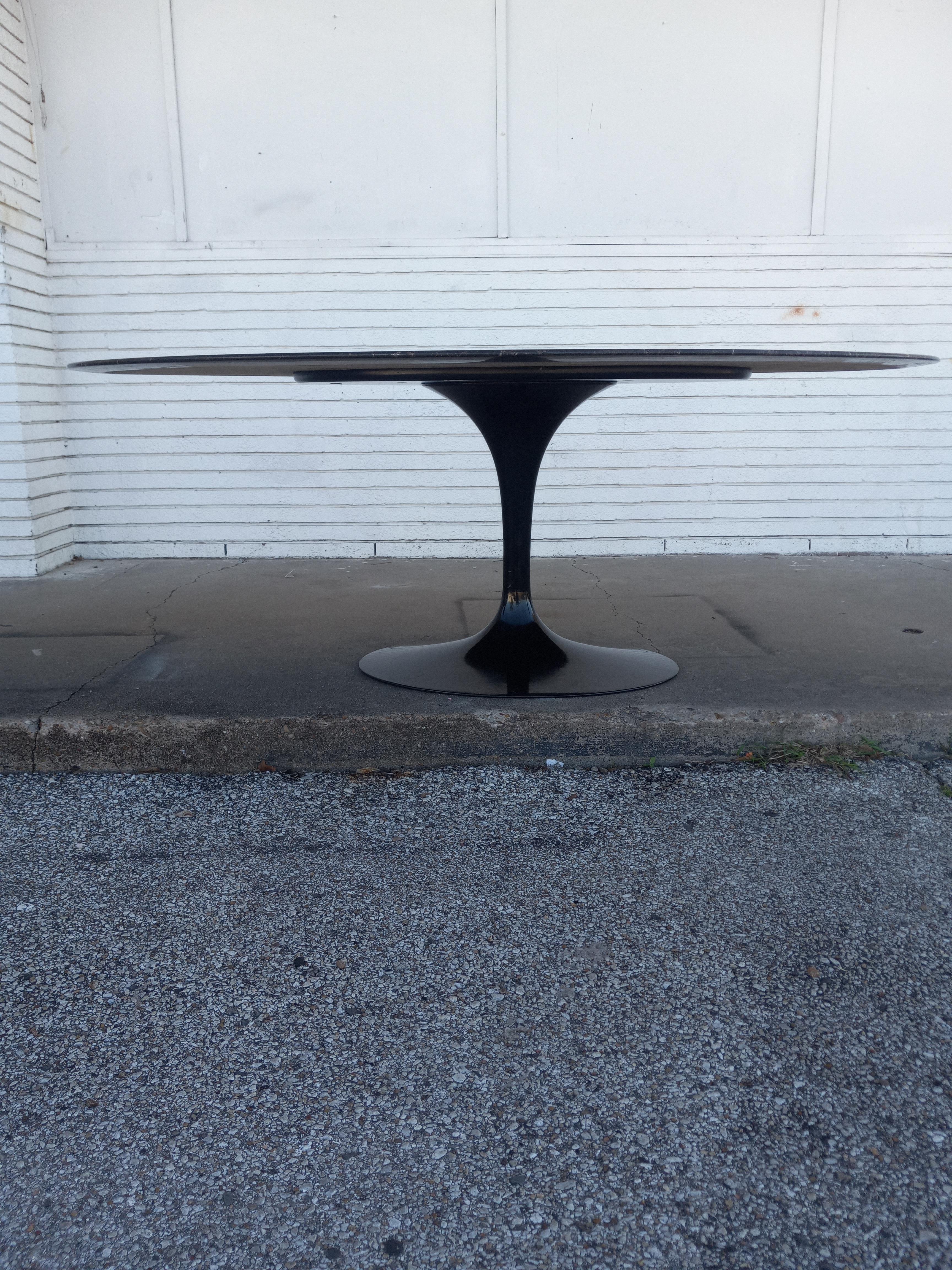 Knoll Saarinen Black Marble top table 78” In Good Condition In Pasadena, TX
