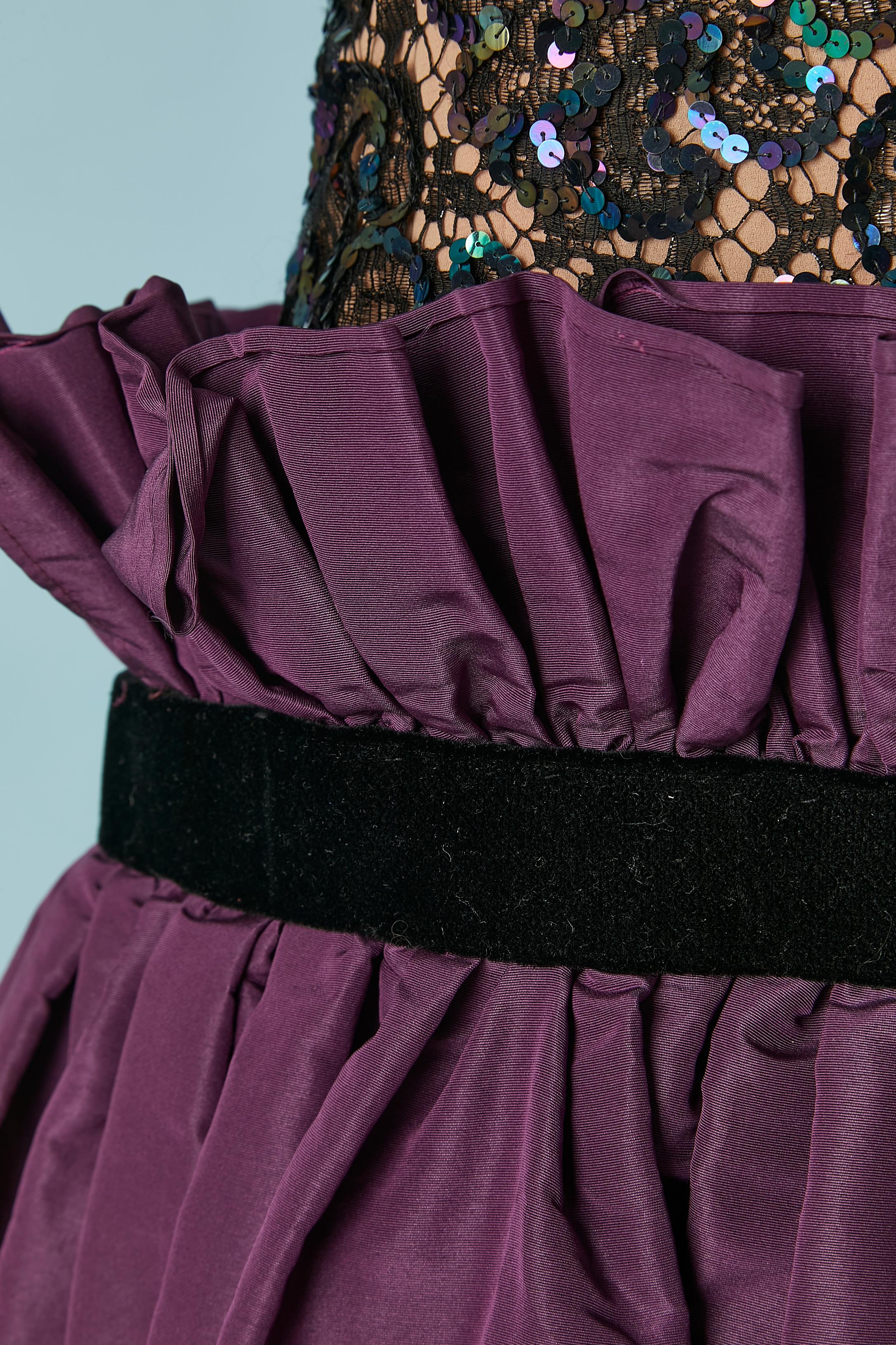 Vestido de noche de encaje negro y faille morado con lazo de terciopelo negro  Bob Mackie en Excelente estado para la venta en Saint-Ouen-Sur-Seine, FR