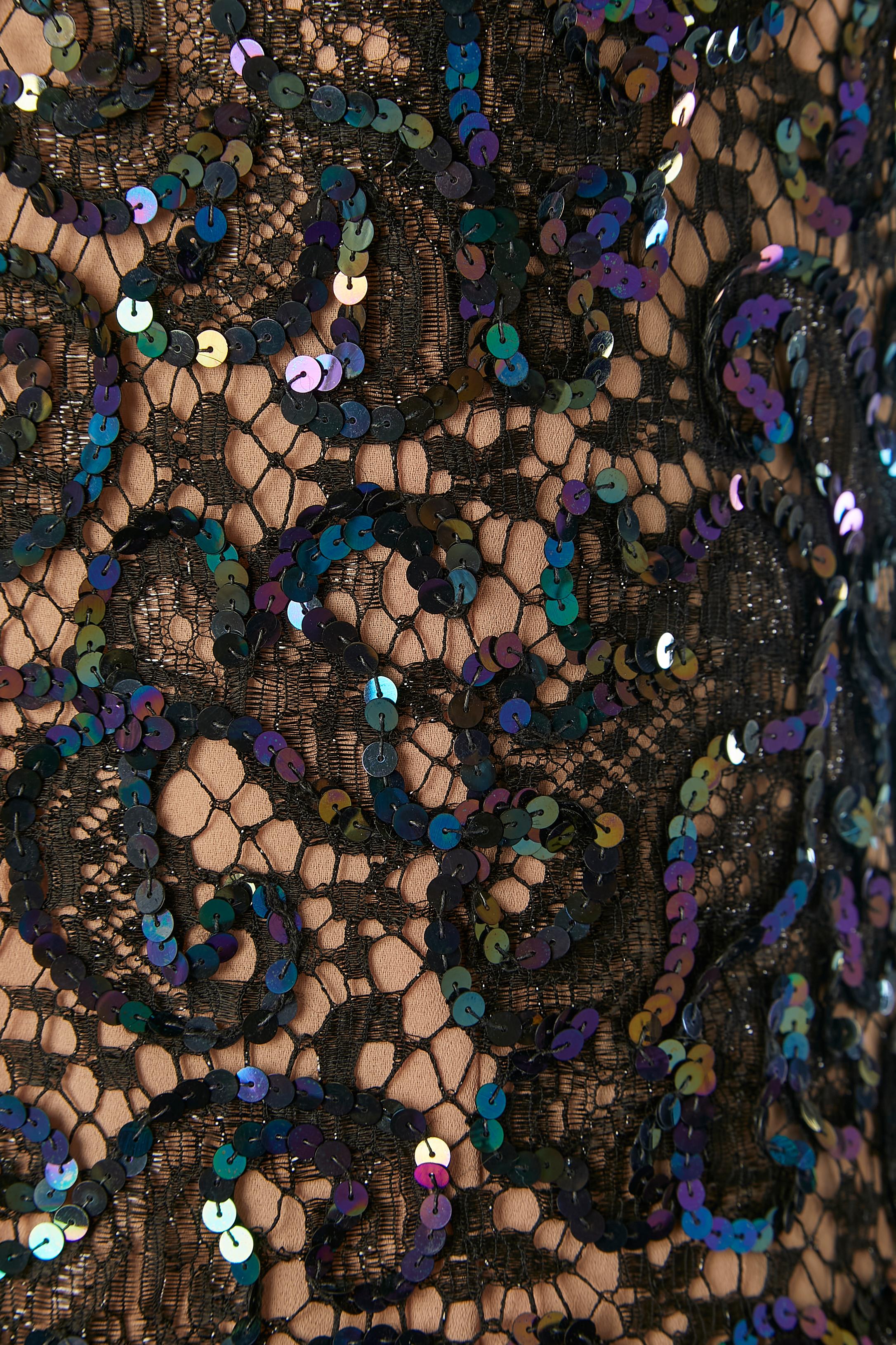De las mujeres Vestido de noche de encaje negro y faille morado con lazo de terciopelo negro  Bob Mackie en venta