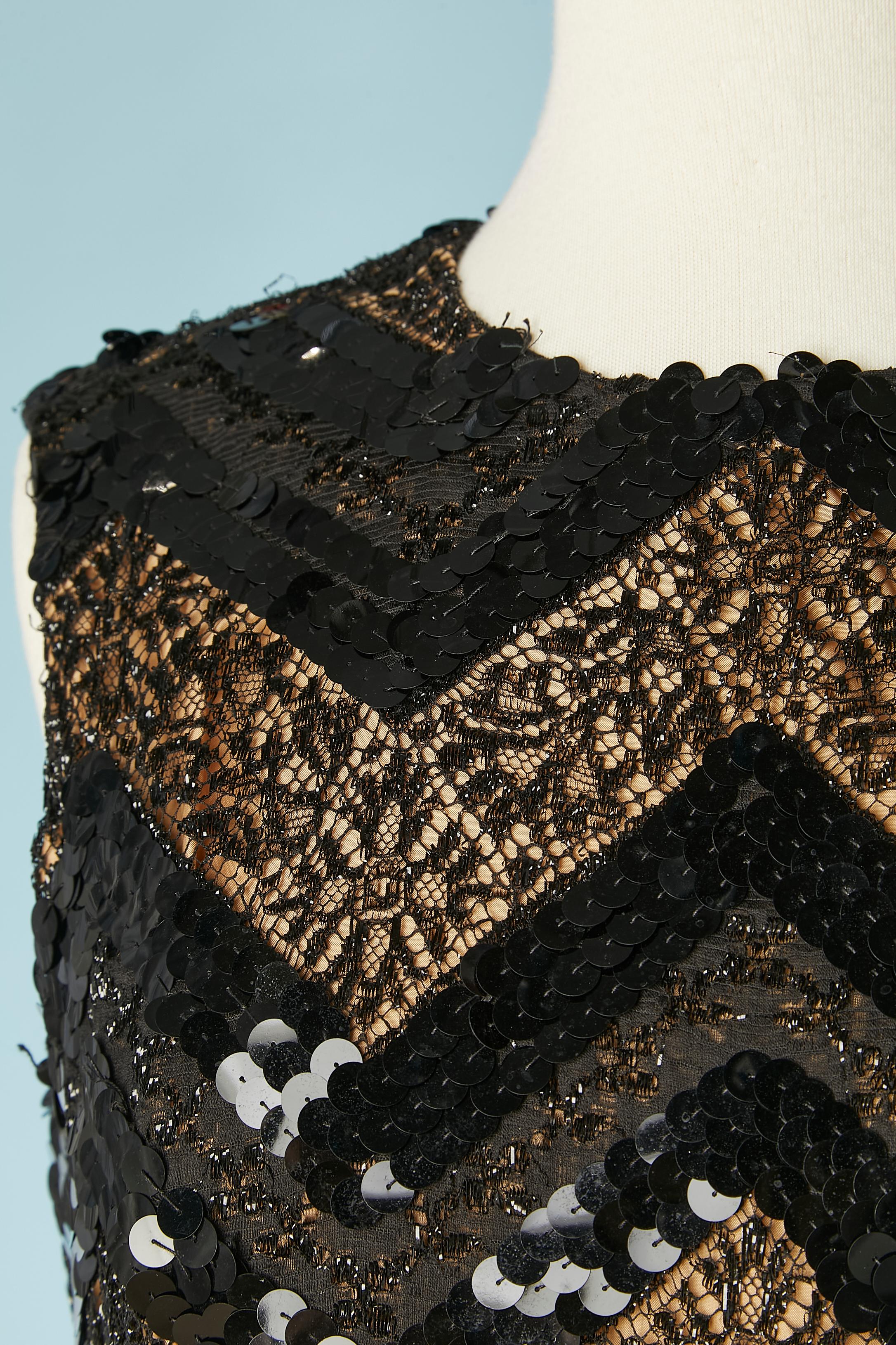 Black lace and sequin sleeveless cocktail dress with a skin tone nylon or acetate lining. 2 zips middle back , one on the lining, one on the dress. 
SIZE M