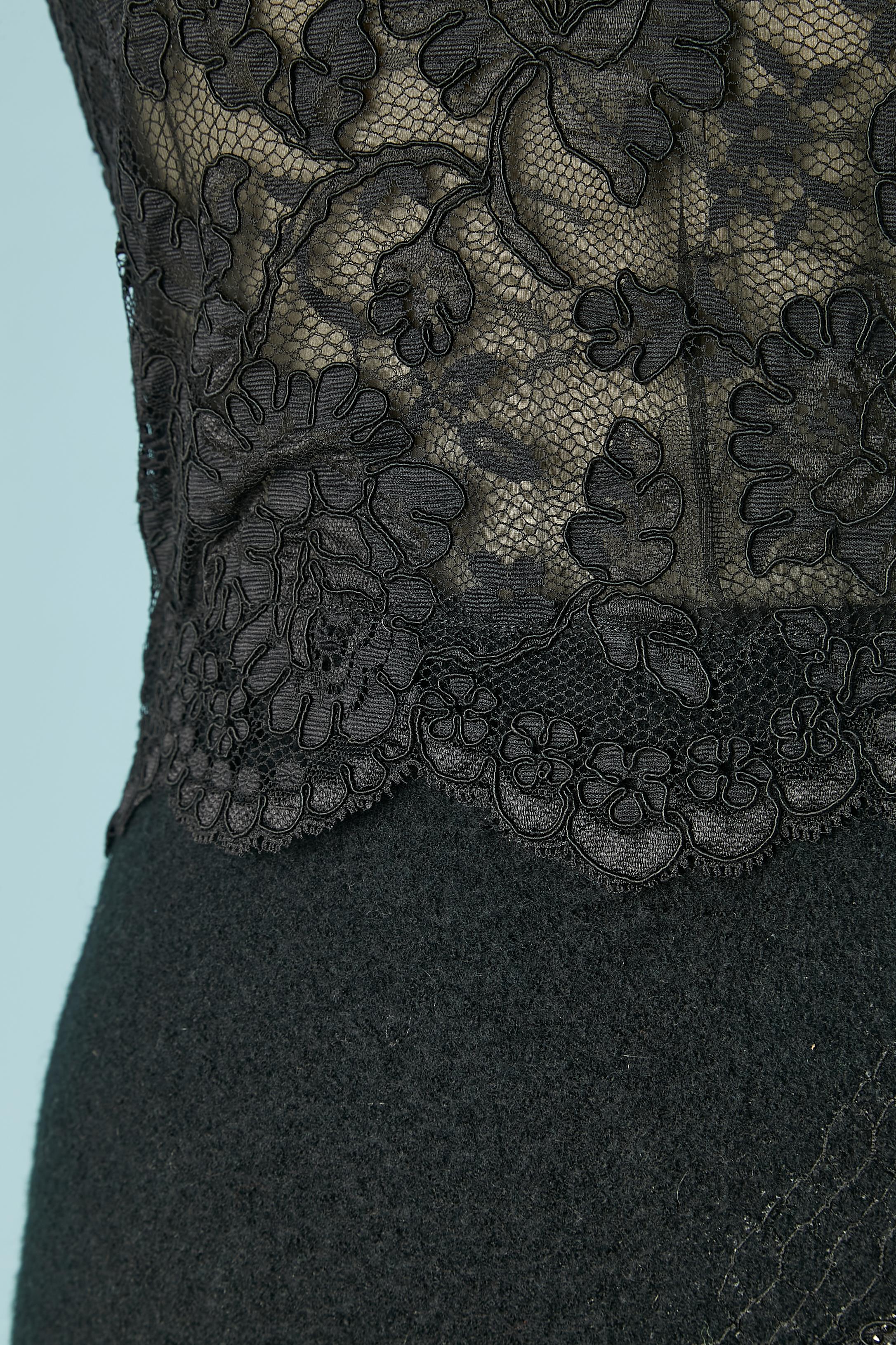 Black lace and wool cocktail dress with rhinestone and lace appliqué VALENTINO In Excellent Condition For Sale In Saint-Ouen-Sur-Seine, FR