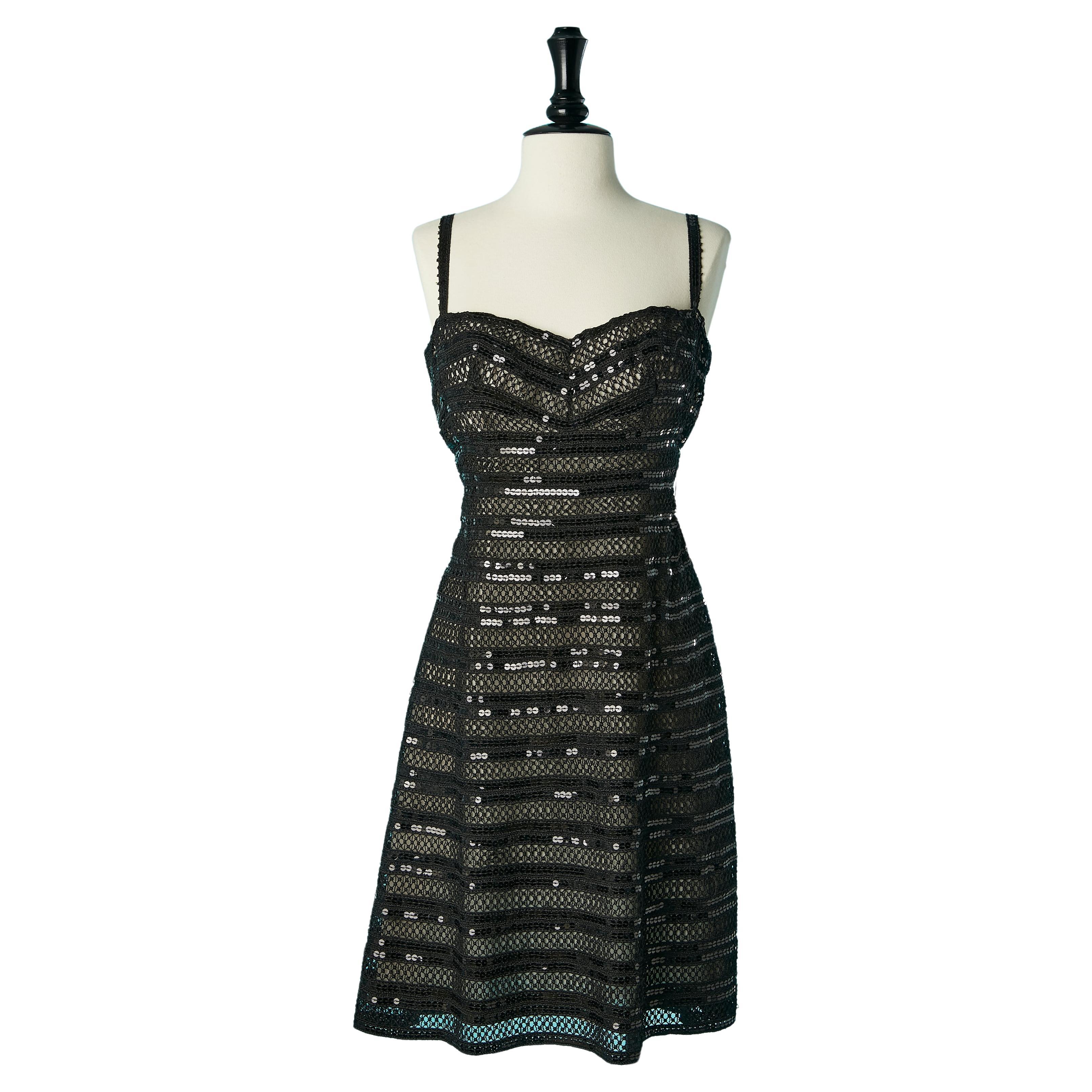 Vestido de cóctel corpiño de encaje negro con adorno de lentejuelas Gai Mattiolo NUEVO en venta