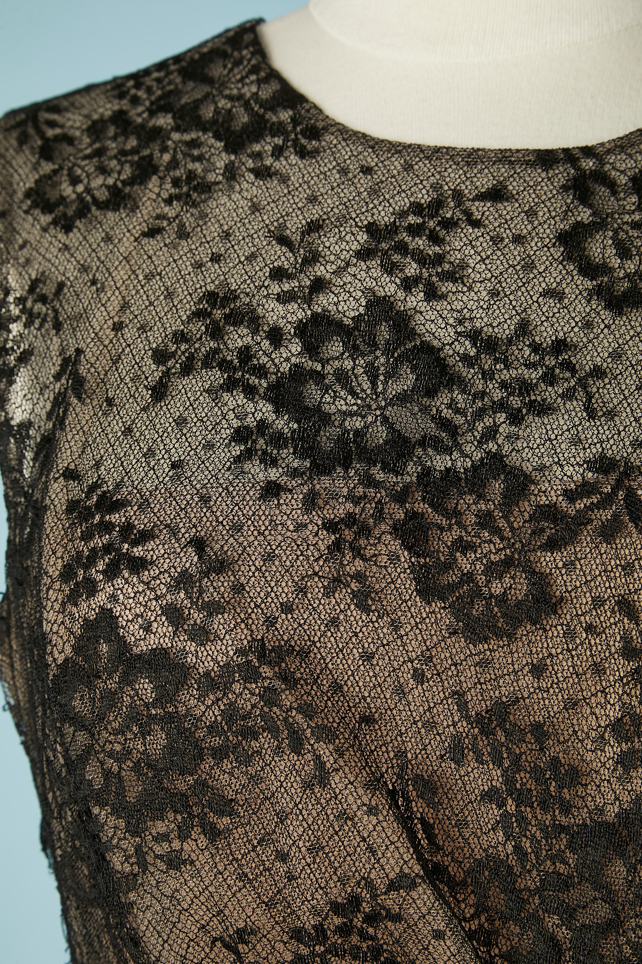 Black lace cocktail dress with nude silk lining and flower embroidery Valentino  In Excellent Condition For Sale In Saint-Ouen-Sur-Seine, FR