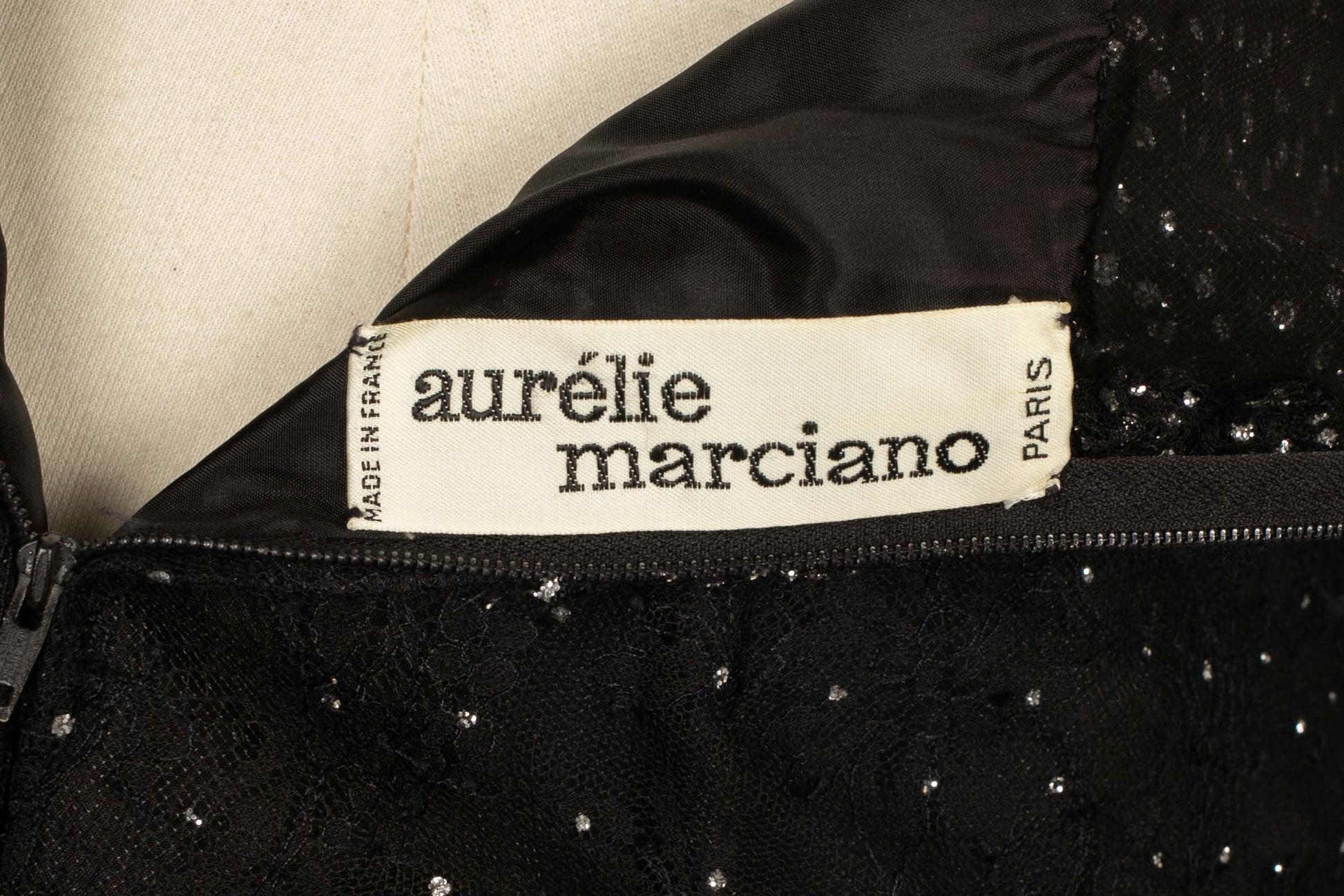 Schwarzes Spitzenkleid mit Strasssteinen und einer großen schwarzen Blume, 1985 im Angebot 7