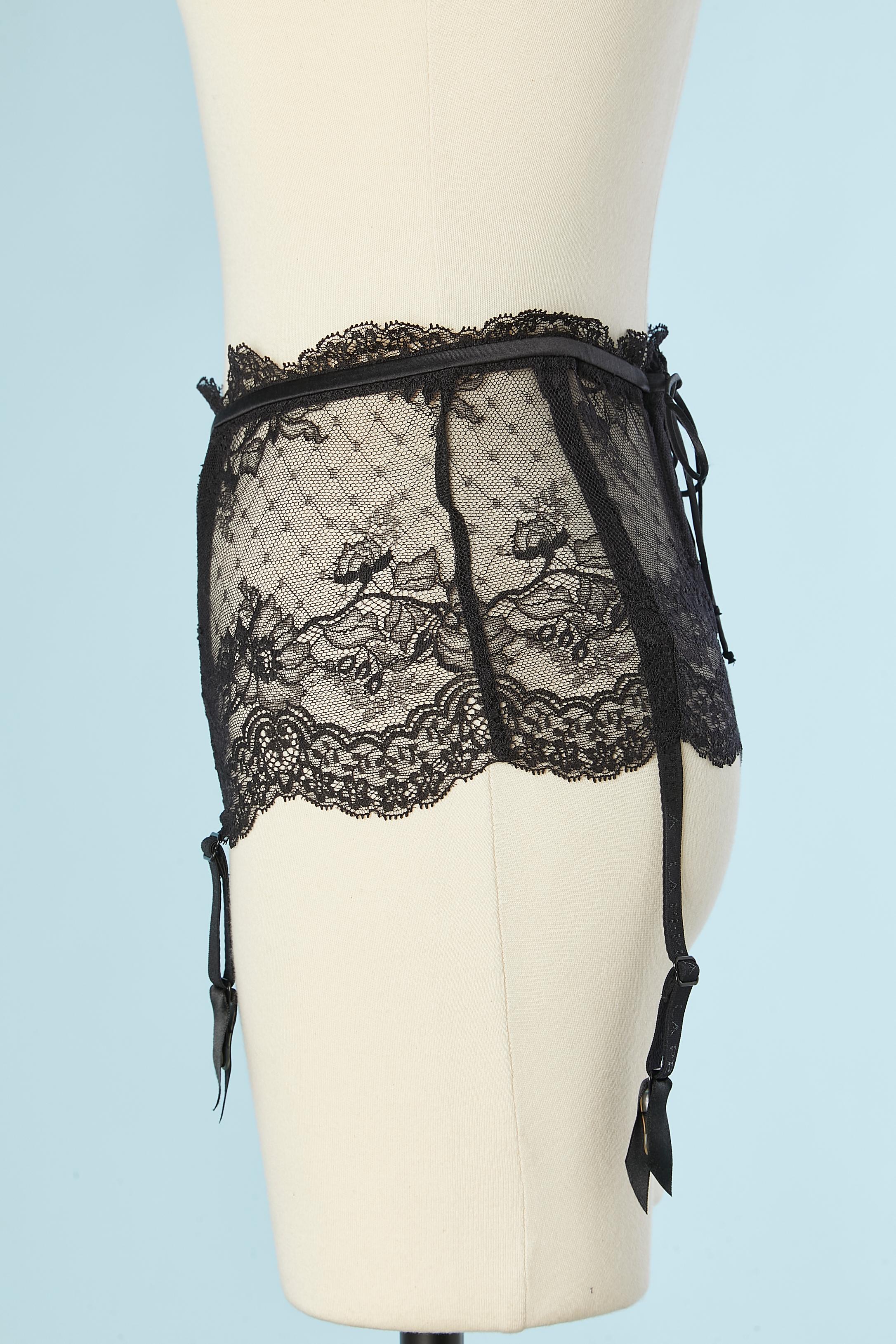 Black lace panties with garter belt and laces in the back La Perla  In Excellent Condition For Sale In Saint-Ouen-Sur-Seine, FR