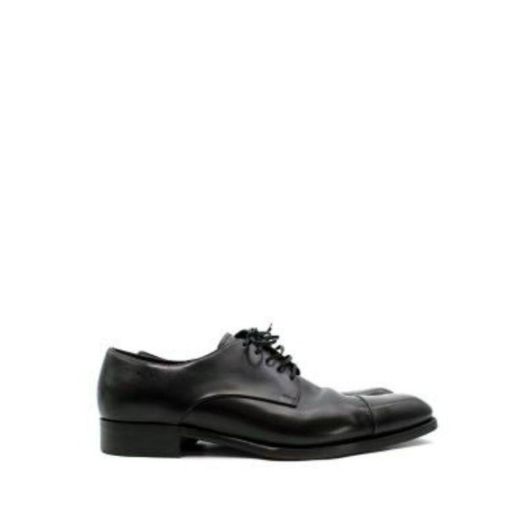 Ermenegildo Zegna black lace-up oxford brogues
 
 
 
 -Front lace-up fastening
 
 -Square toe 
 
 -Branded leather insoles 
 
 -Slip on 
 
 -Hard leather body 
 
 
 
 Material: 
 
 
 
 Leather 
 
 
 
 Made in Italy 
 
 
 
 9.0 very good conditions,