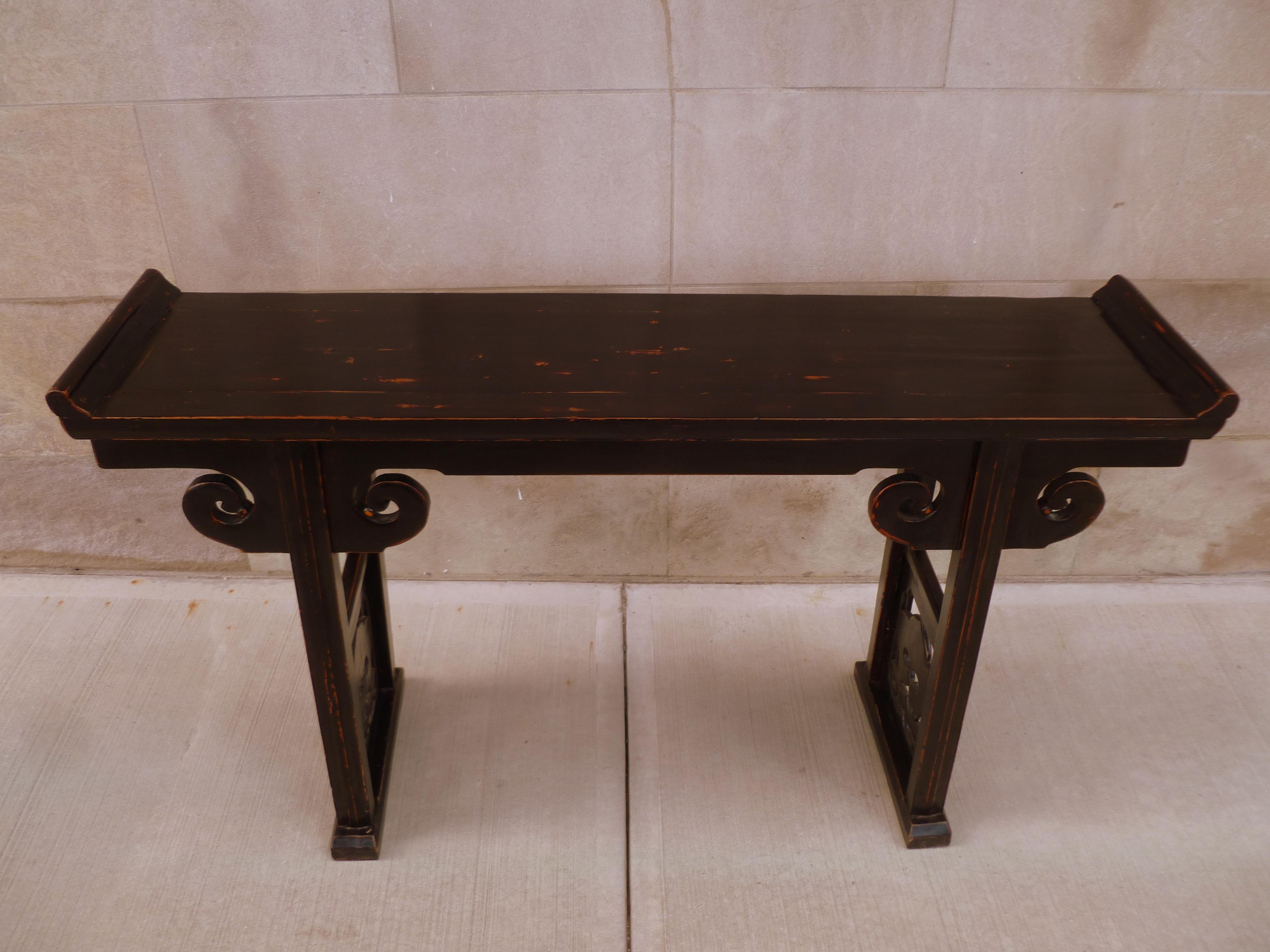 Table d'autel / Table console en laque noire en vente 4