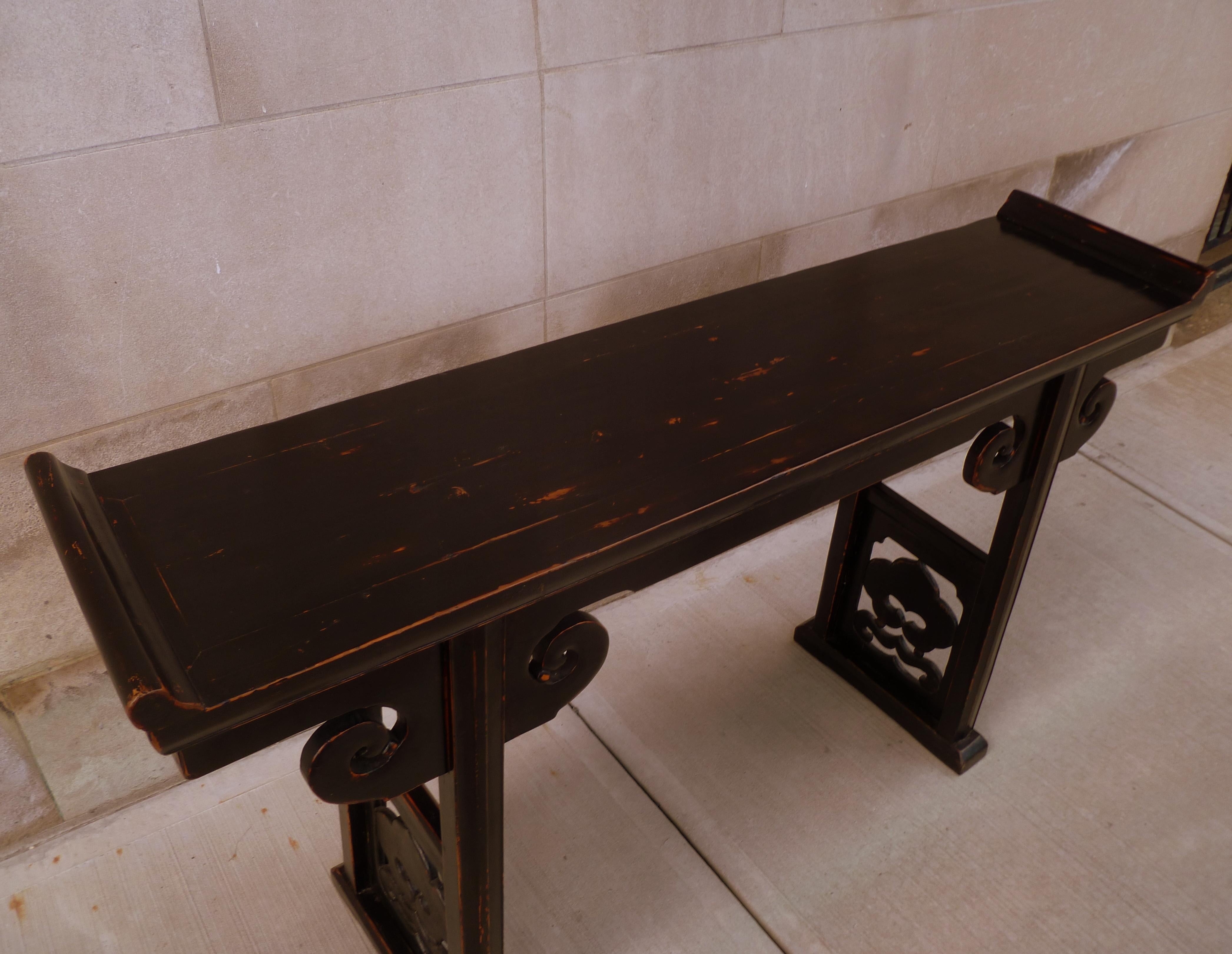 Table d'autel / Table console en laque noire en vente 5