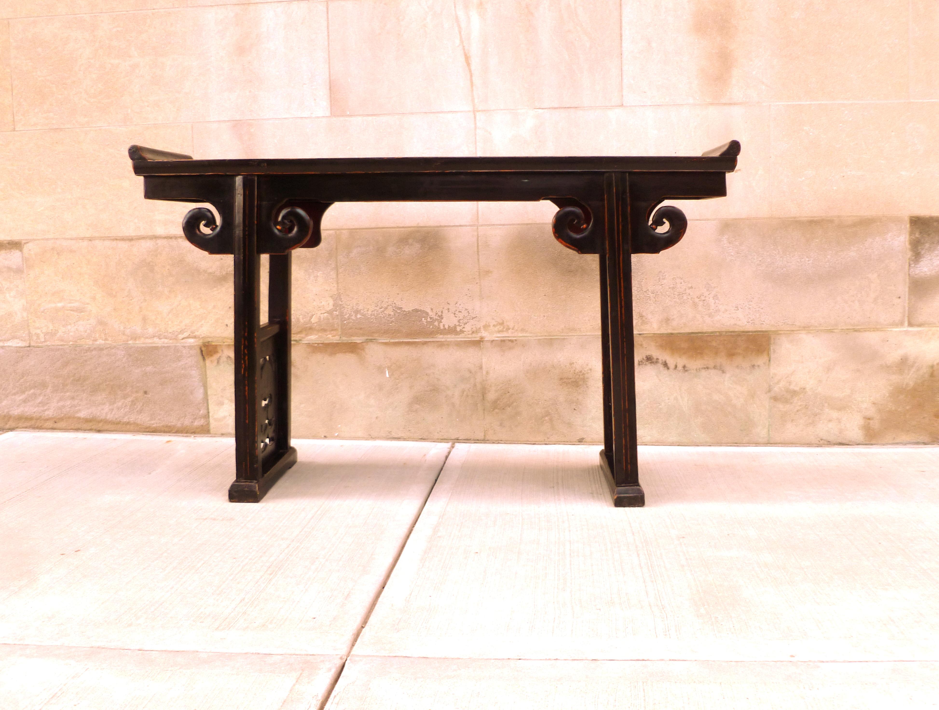 Qing Table d'autel / Table console en laque noire en vente