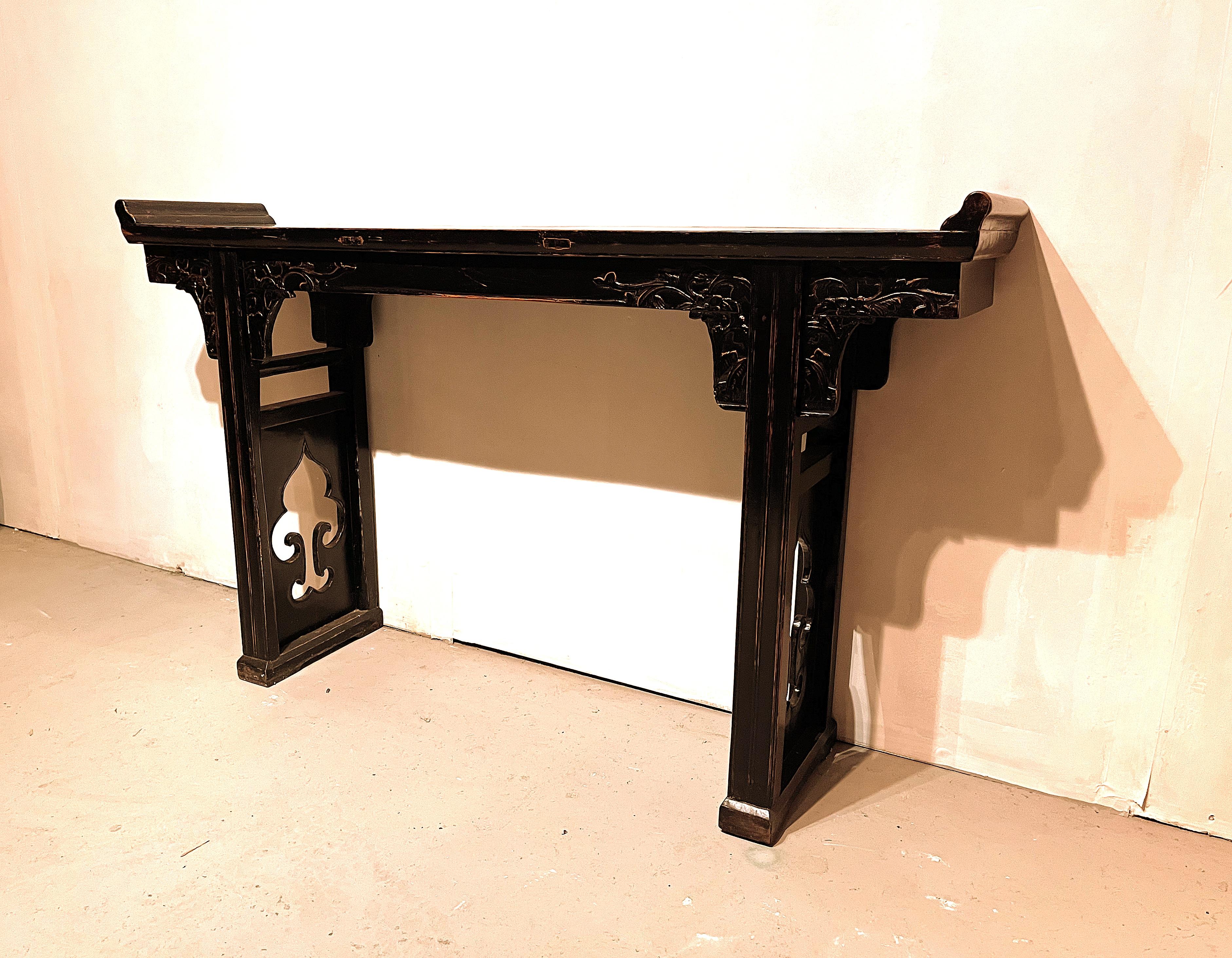 Black Lacquer Altar Table / Console Table In Good Condition For Sale In Greenwich, CT