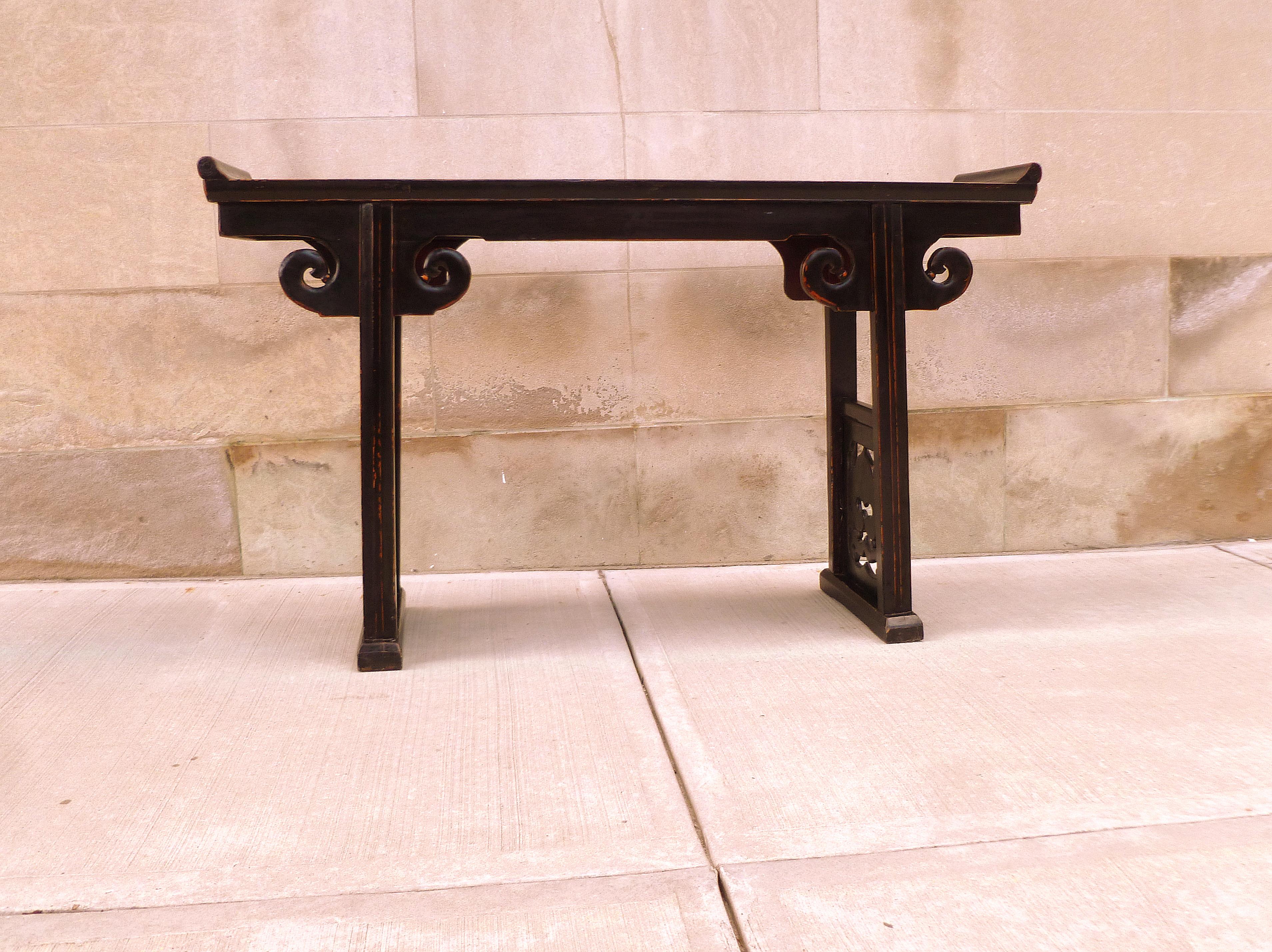Black Lacquer Altar Table / Console Table In Good Condition For Sale In Greenwich, CT