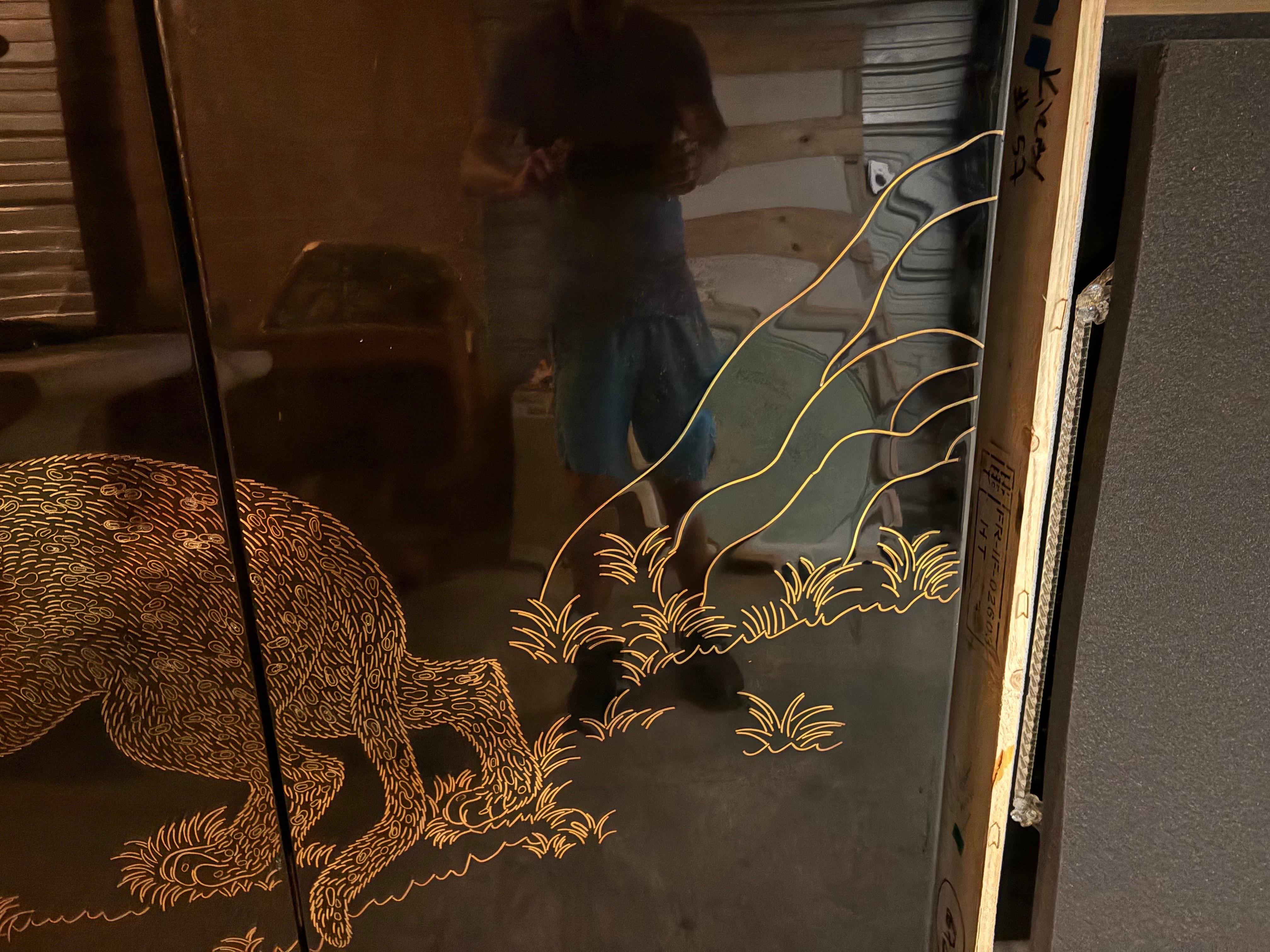 Laccato Schermo divisorio in laccato nero e ottone per la stanza in vendita