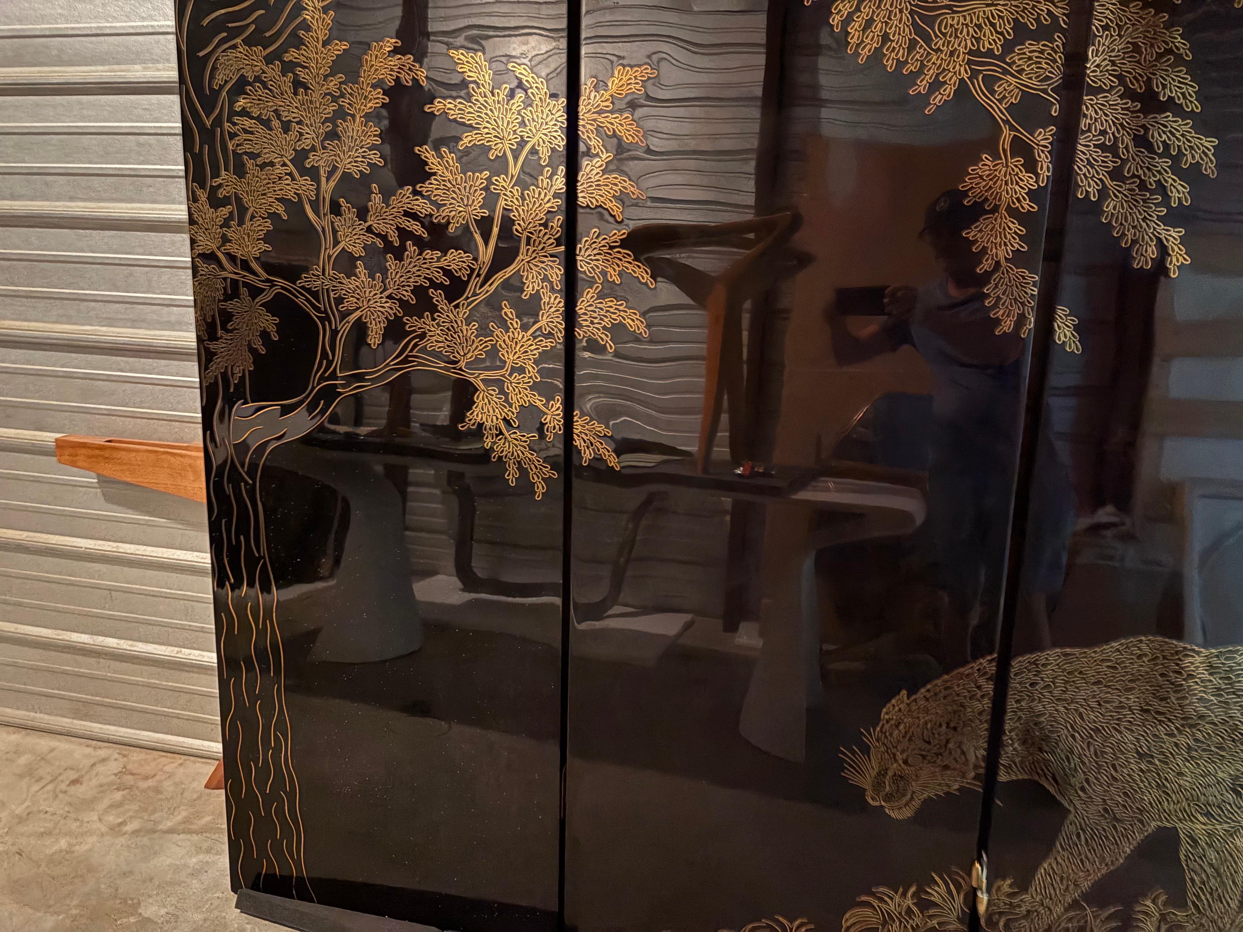 Fine XX secolo Schermo divisorio in laccato nero e ottone per la stanza in vendita