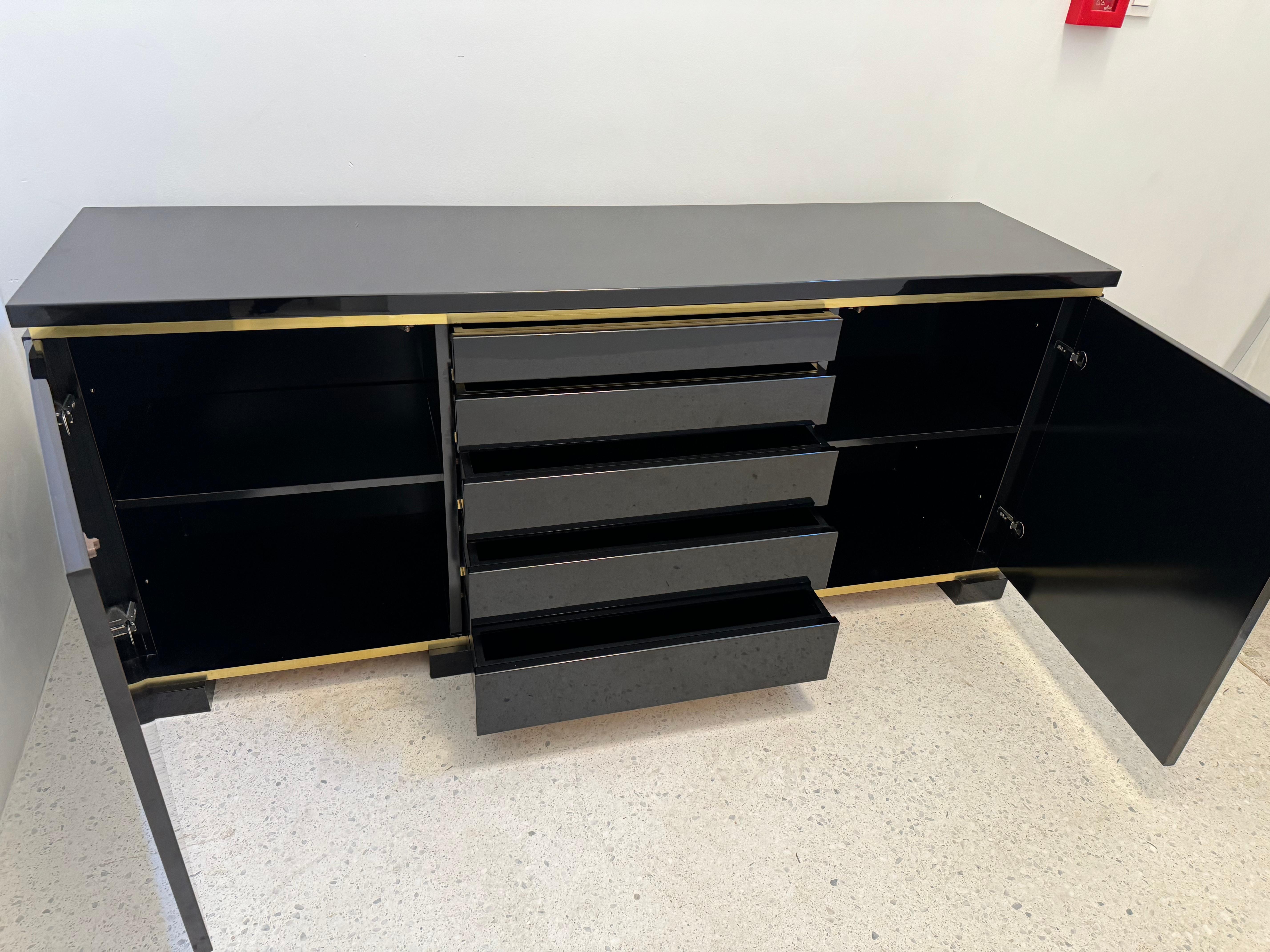 Black lacquer and brass sideboard, 1970s For Sale 5