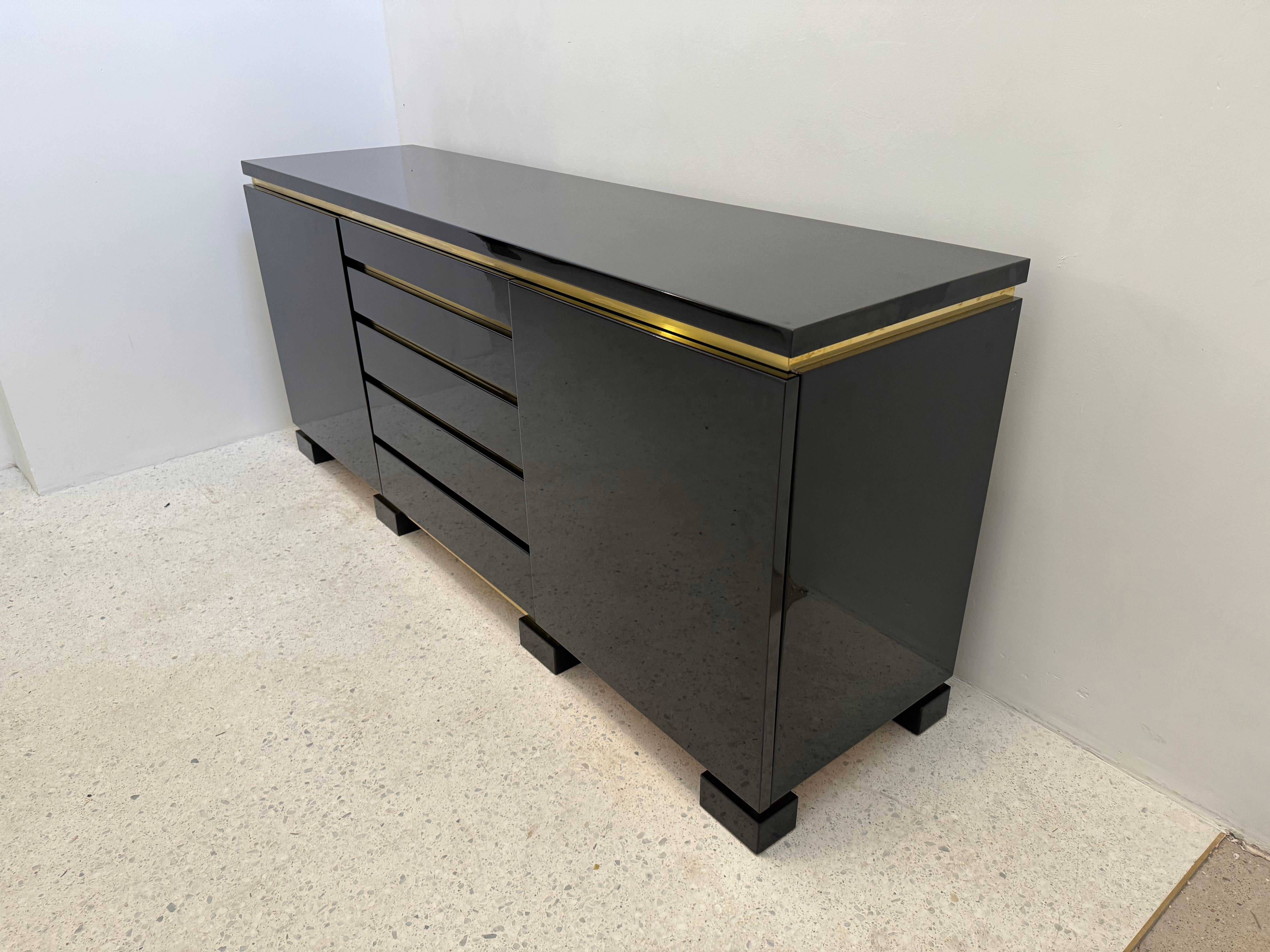 Black lacquer and brass sideboard, 1970s For Sale 4