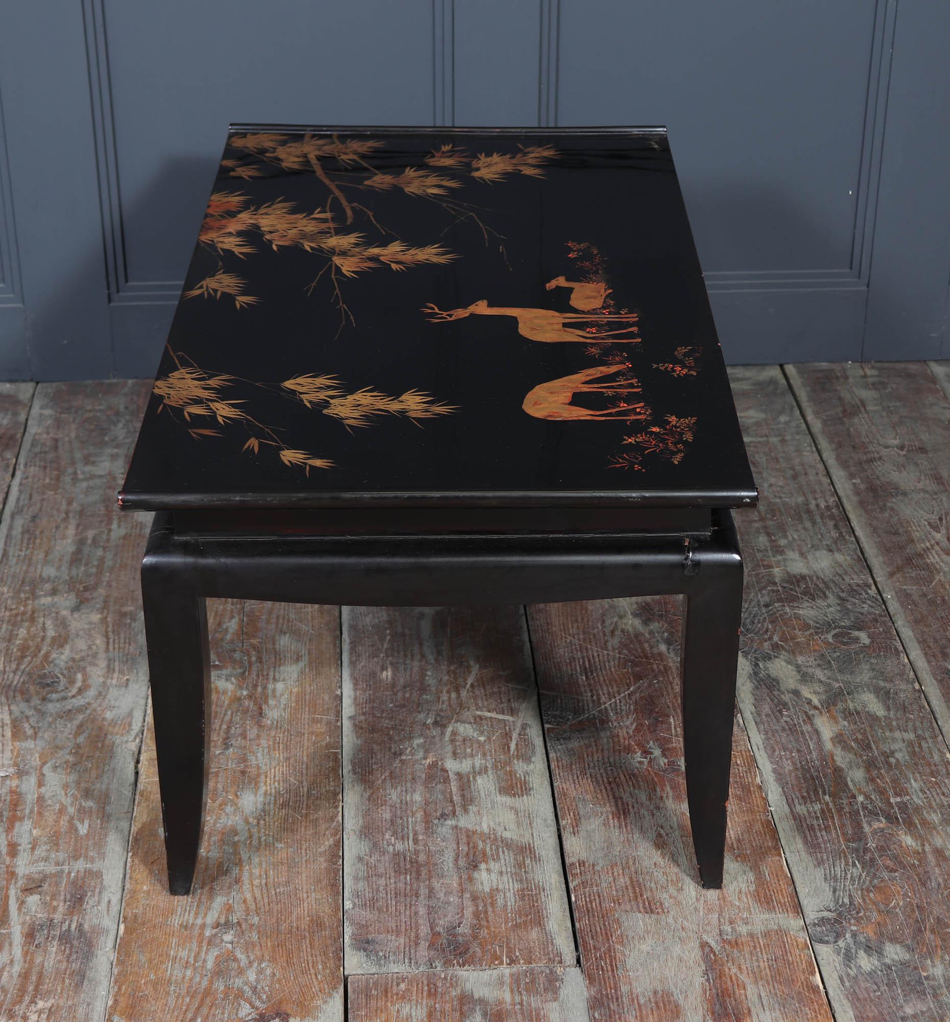 Table basse laquée noire et dorée en vente 2