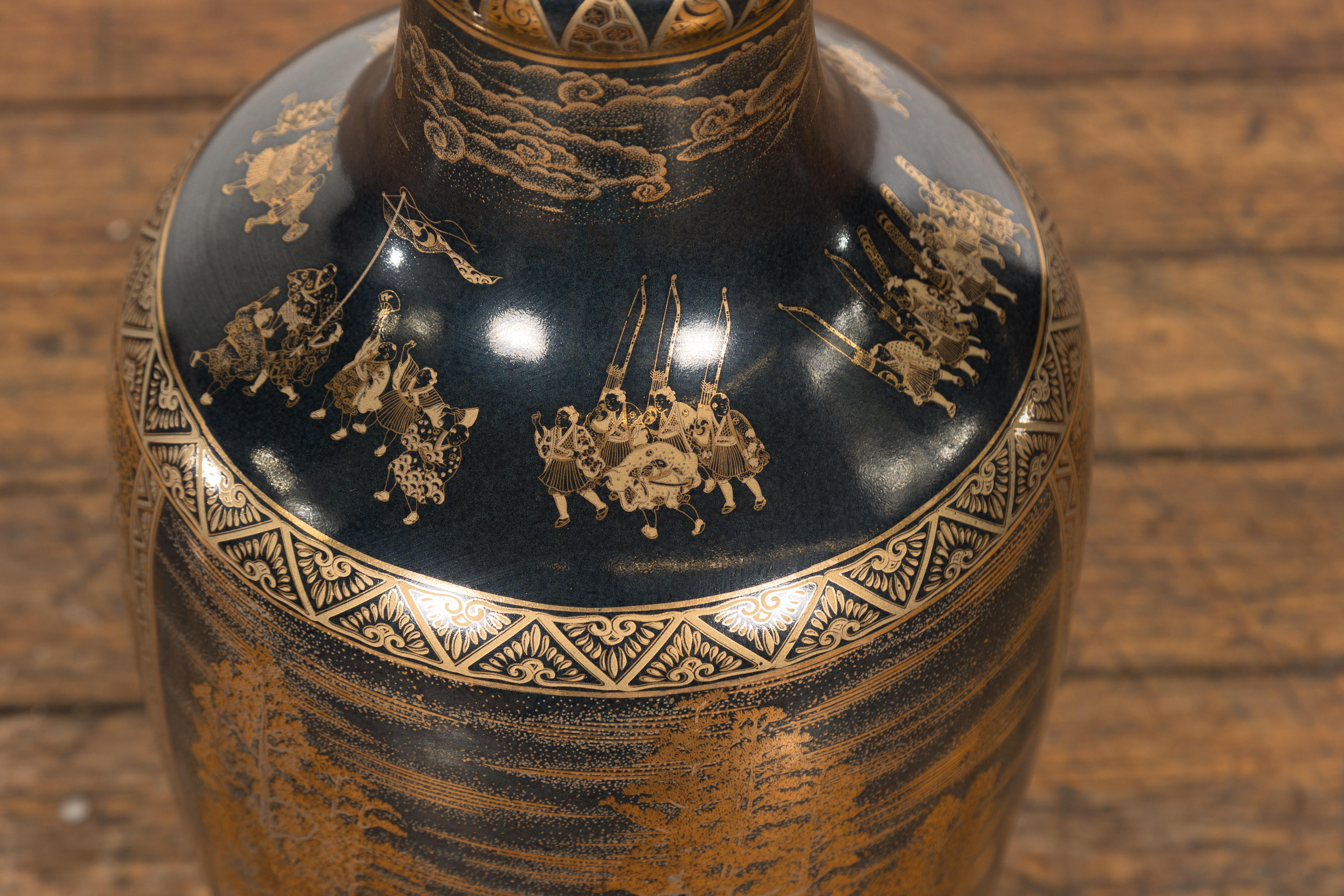 Black Lacquer and Gold Leaf Underlay Chinese Altar Vase with Scalloped Top For Sale 10