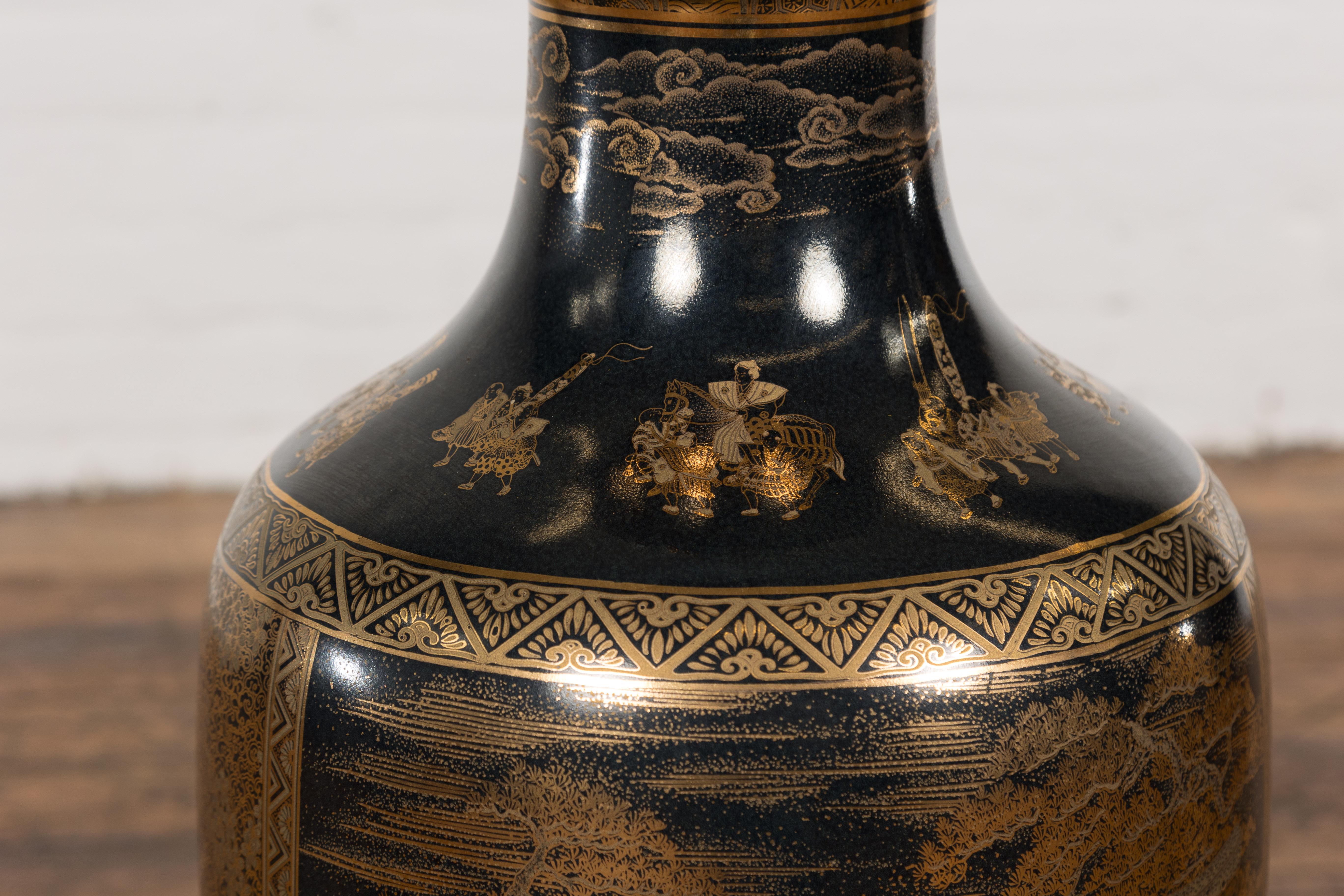 Black Lacquer and Gold Leaf Underlay Chinese Altar Vase with Scalloped Top For Sale 3
