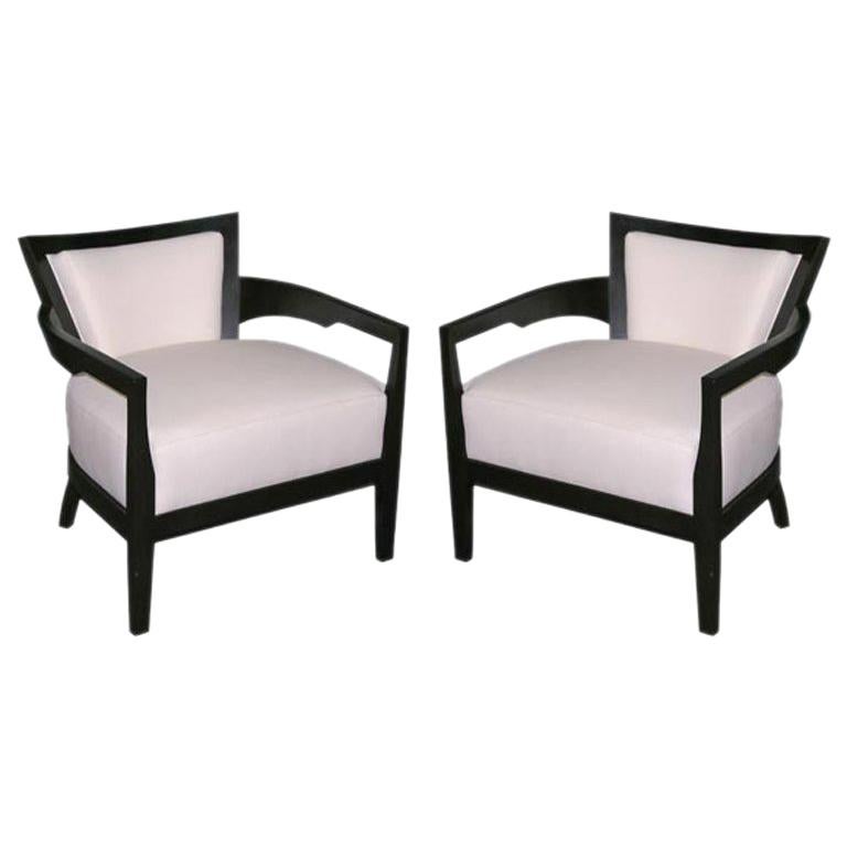 Black lacquer arm chair in white leather For Sale