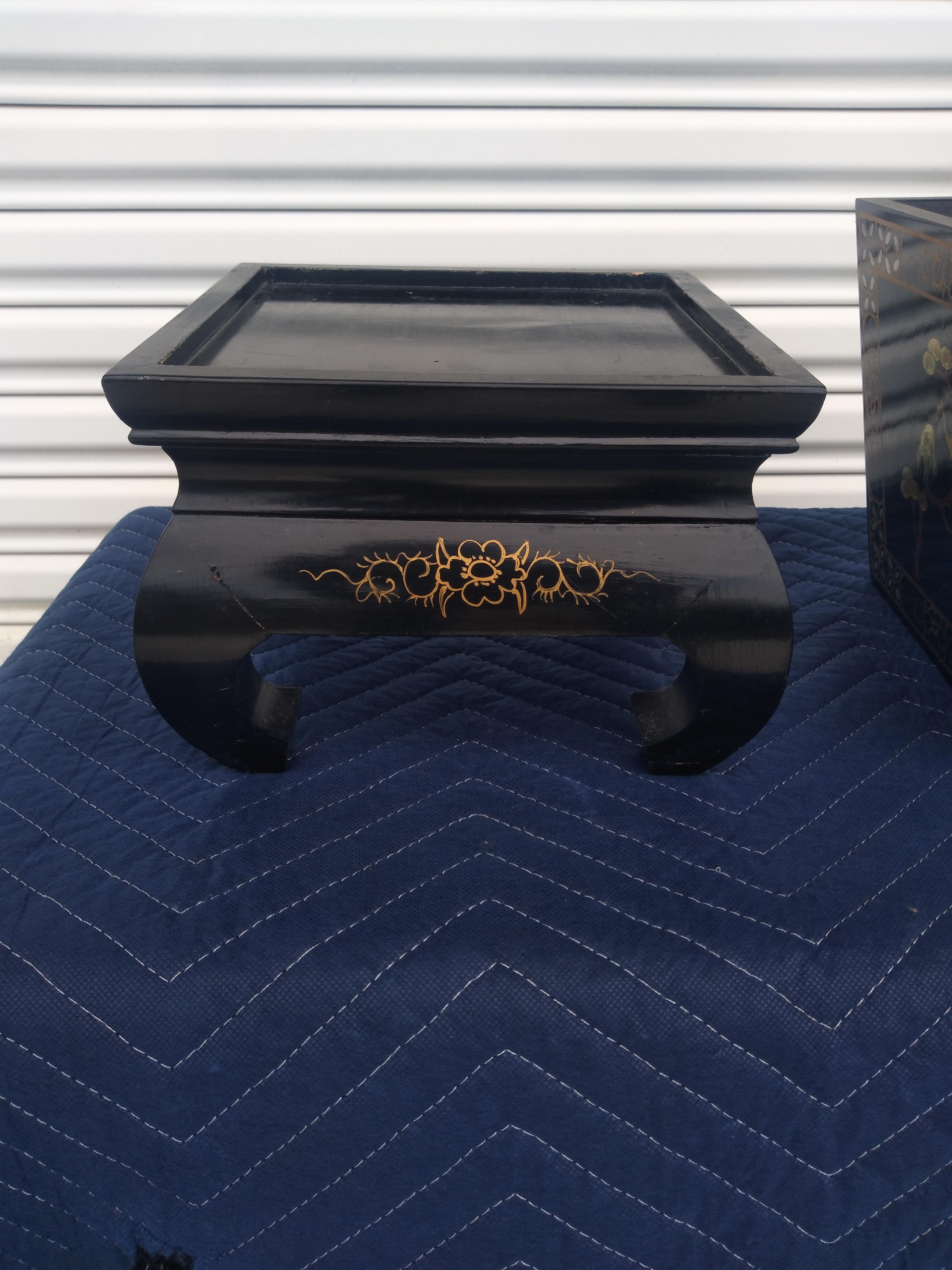 Jardinera de inspiración asiática lacada en negro sobre soporte Exportación china en venta