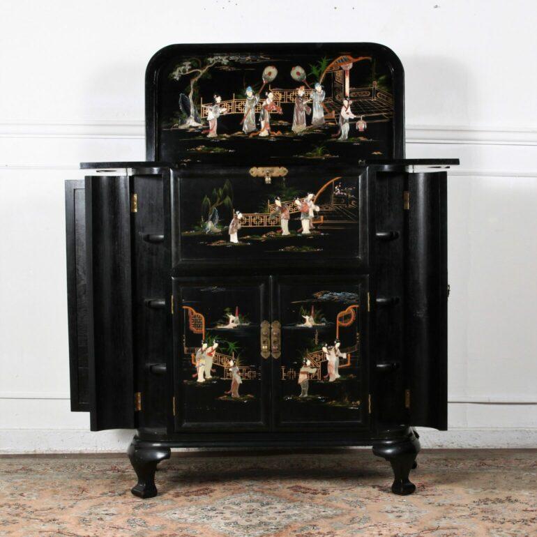 Mid-20th Century Black Lacquer Bar with Hardstone Figures