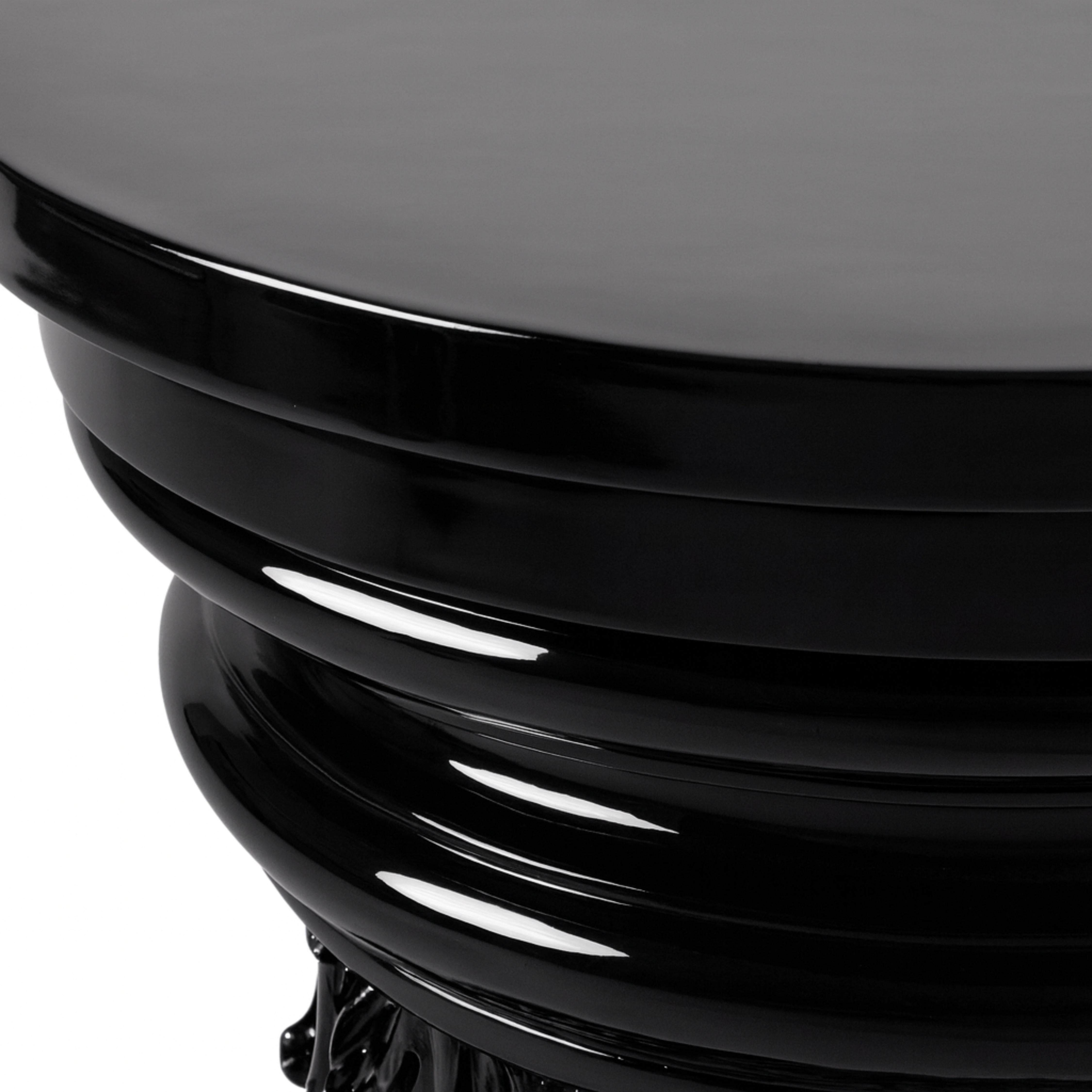 Base de pedestal con capitel barroco lacado en negro,  Principios del siglo XX en Bastante bueno estado para la venta en Lisbon, PT