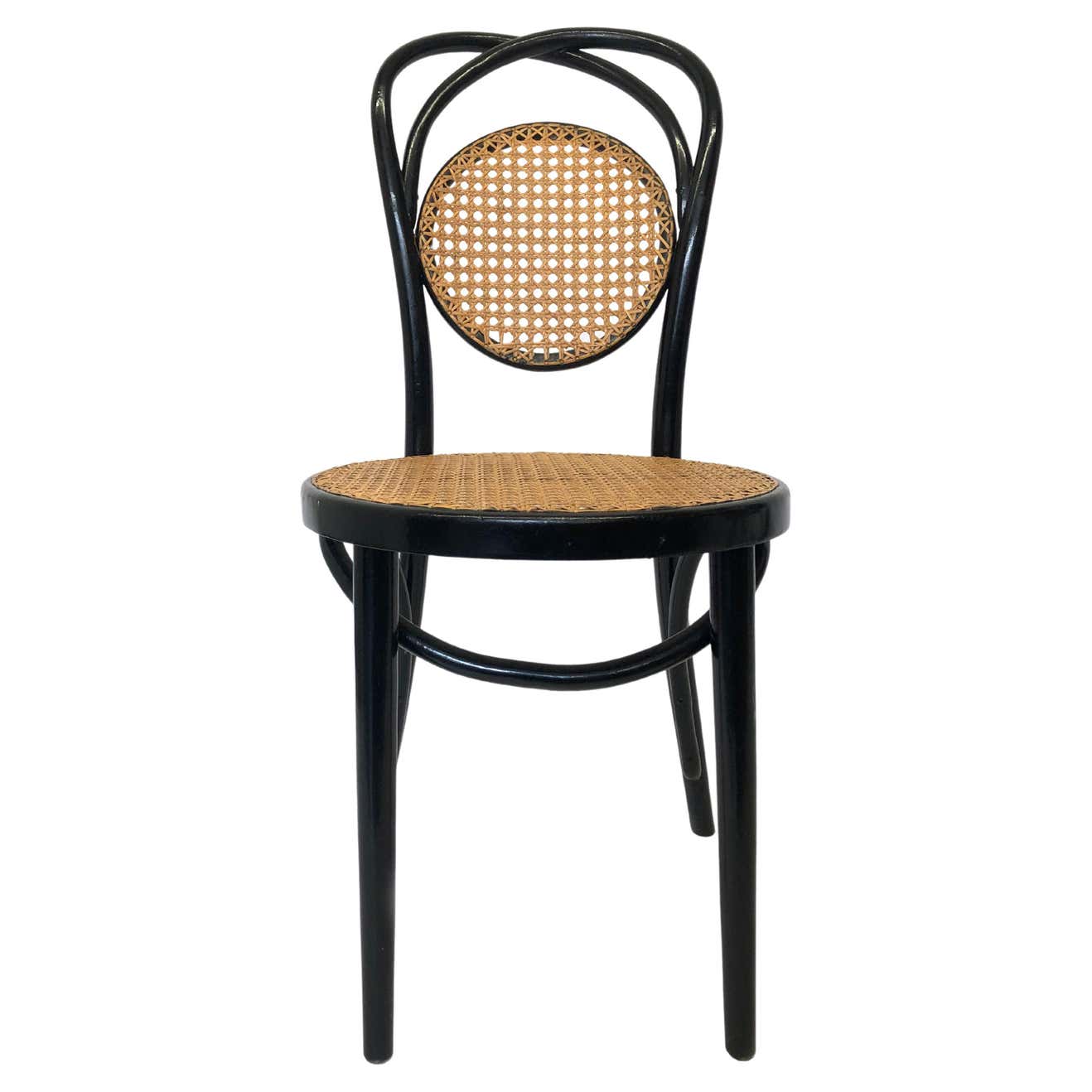Paar schwarz lackierte Bugholz-Thonet-Stühle mit Sitz und Rückenlehne ...