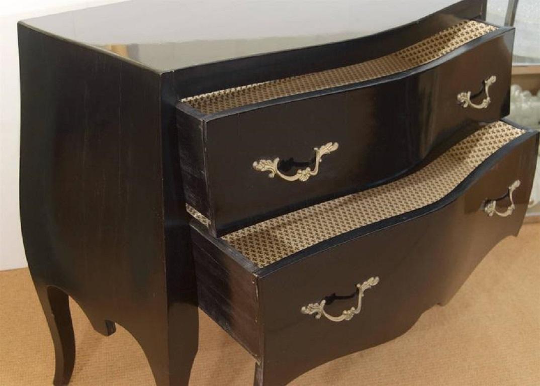 Black Lacquer Bombé Chest In Good Condition In Stamford, CT