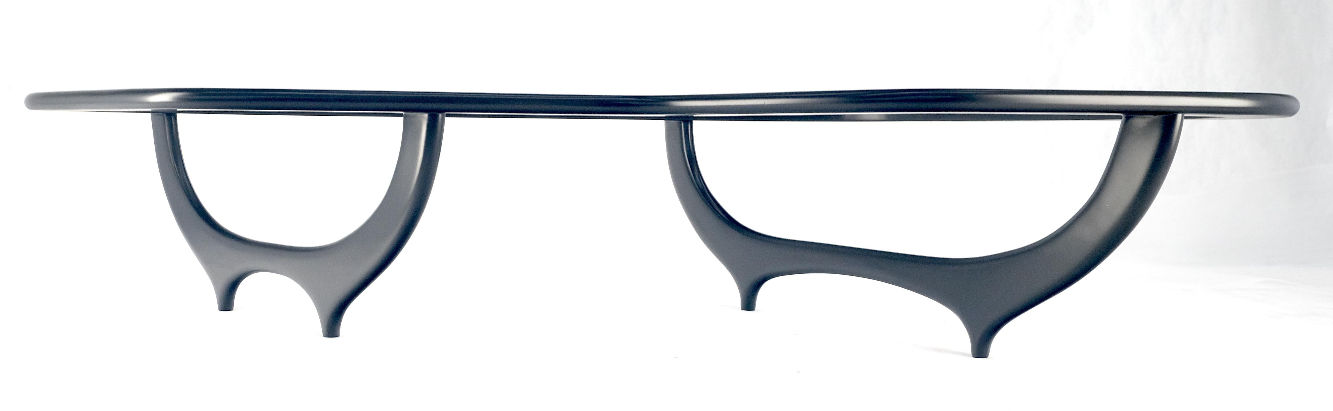 Table basse laquée noire en forme de boomerang avec plateau en verre Table basse moderne italienne du milieu du siècle Excellent état - En vente à Rockaway, NJ