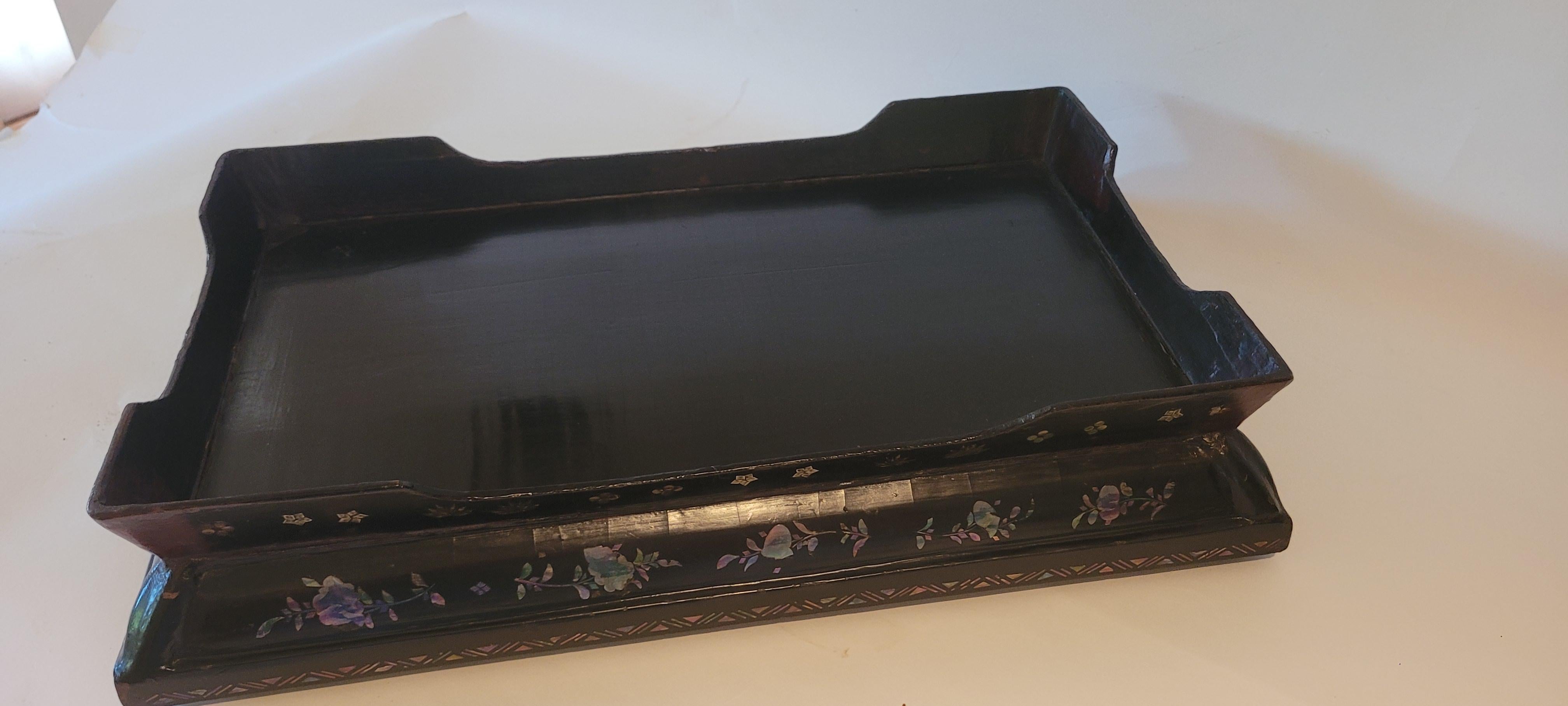 Black Lacquer Box with Mother of Pearl inlay - 18th Century For Sale 7