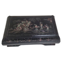 Black Lacquer Box with Mother of Pearl inlay - 18th Century