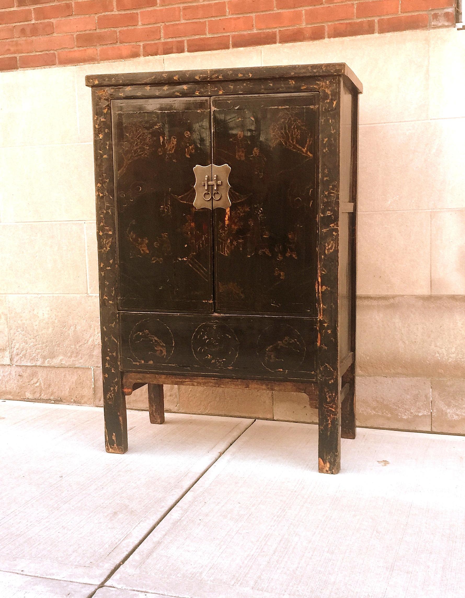 Chinese Black Lacquer Cabinet with Gilt Motif For Sale