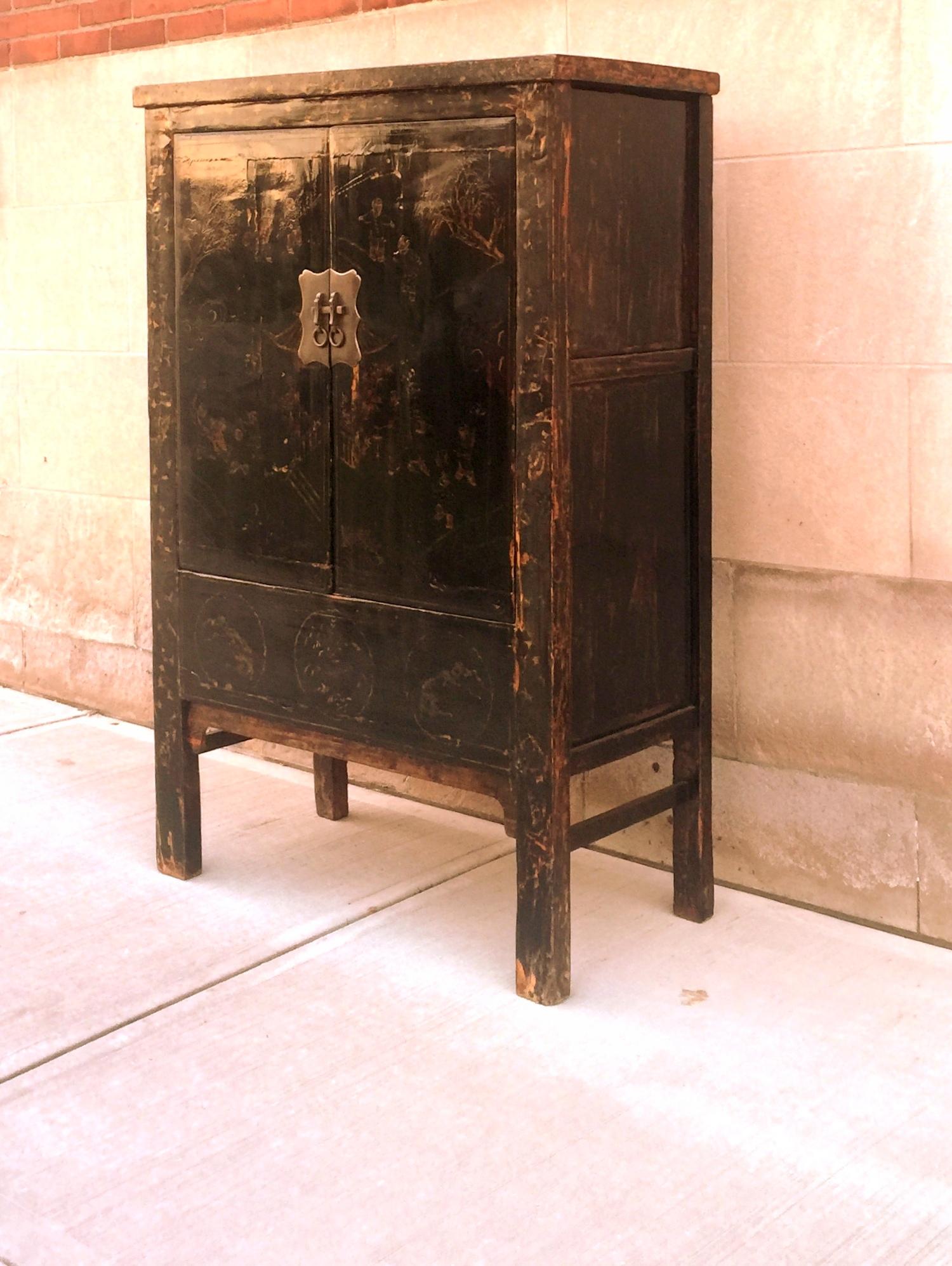 Black Lacquer Cabinet with Gilt Motif In Good Condition For Sale In Greenwich, CT