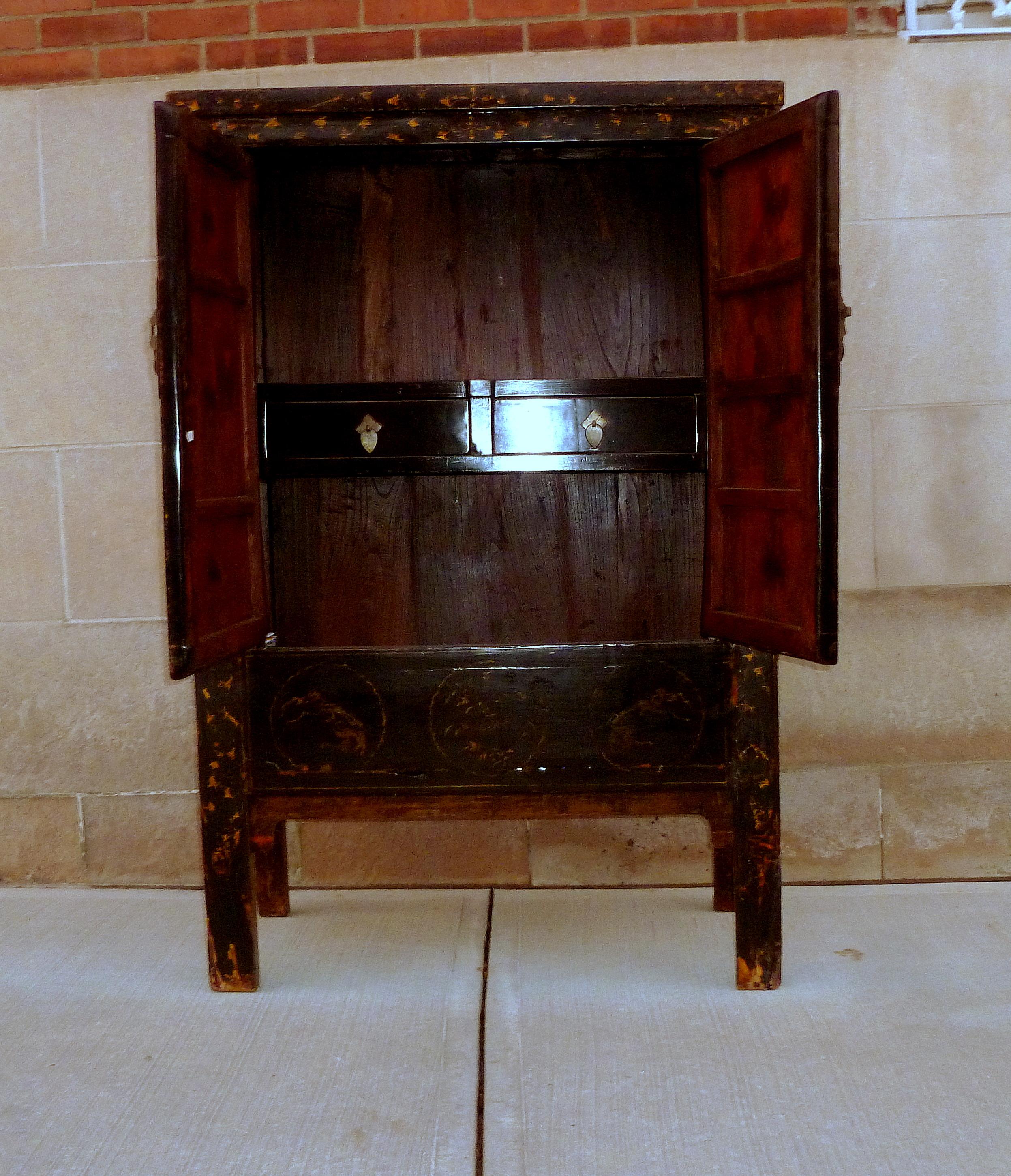 Black Lacquer Cabinet with Gilt Motif For Sale 3